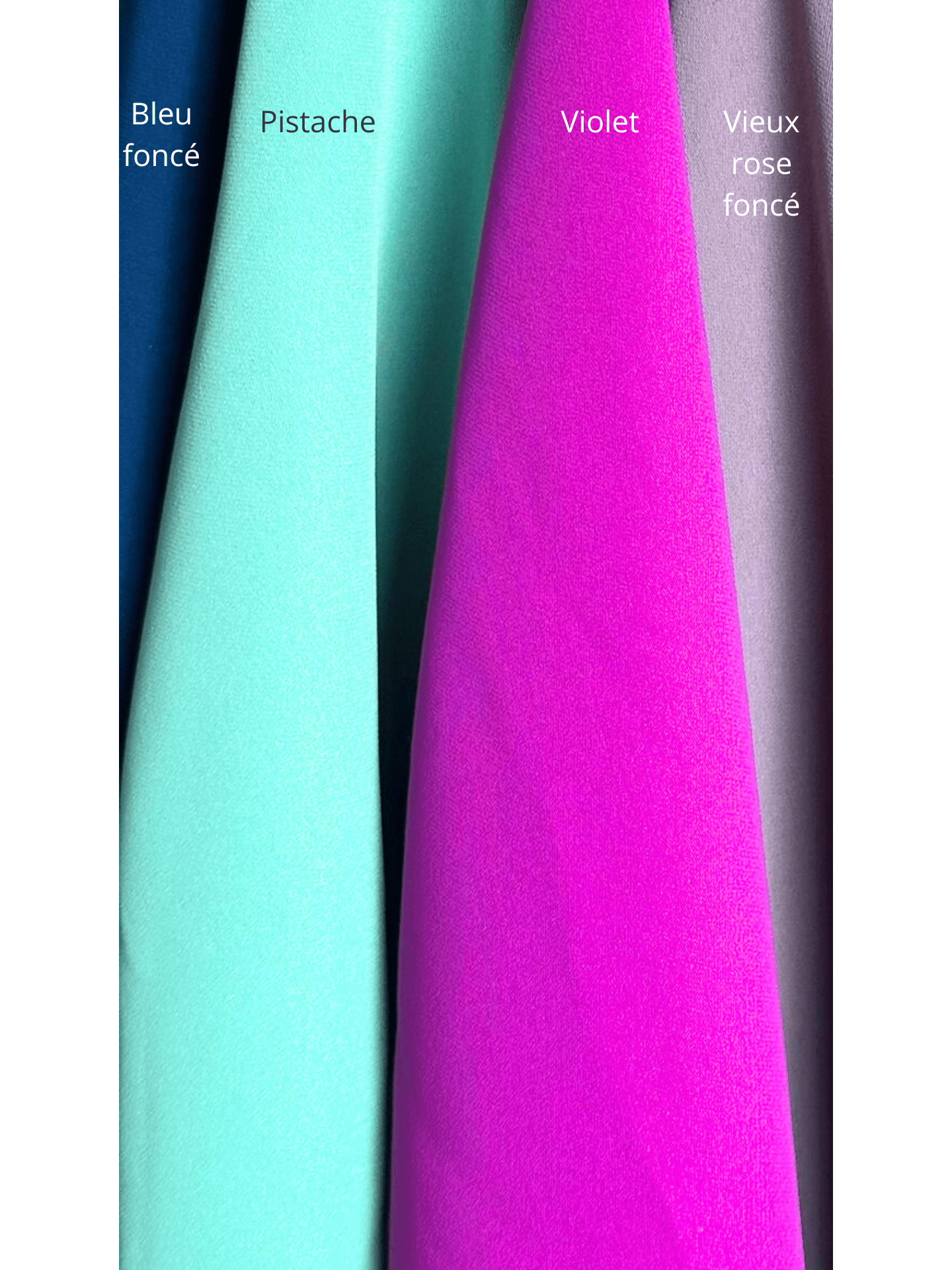 Robe orientale avec capuche broderie noire