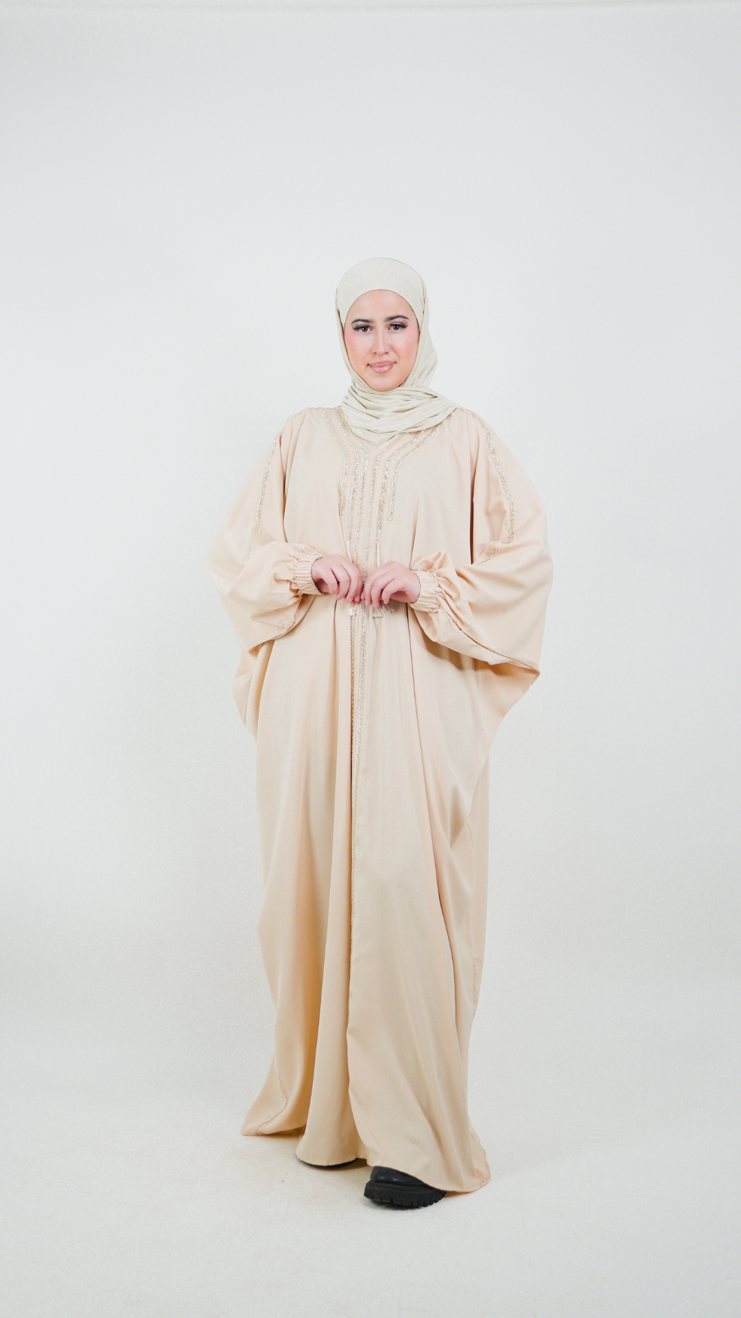 Robe ample avec perles argentés