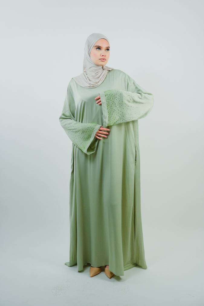 Robe longue orientale évasée avec éclat de strass