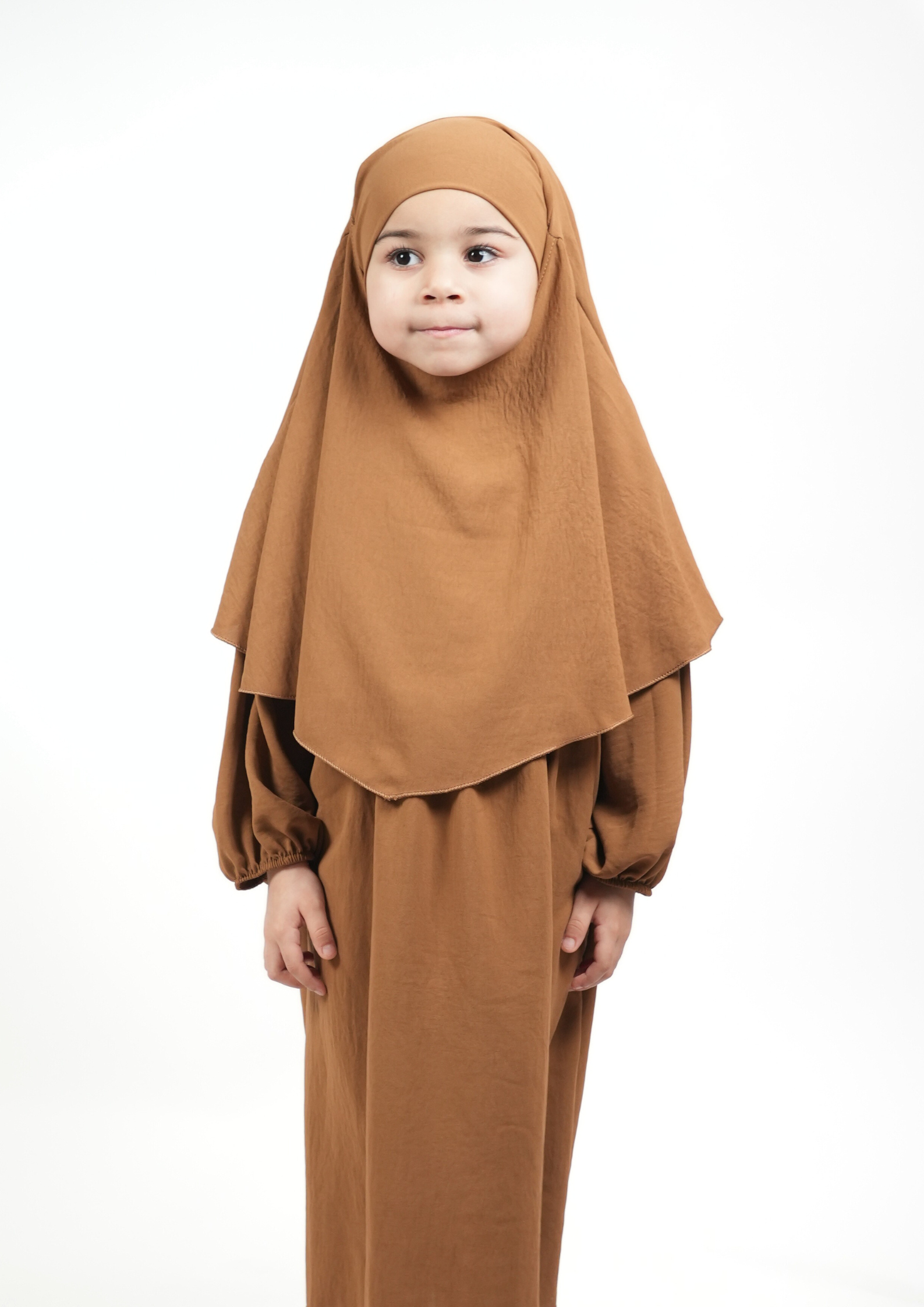 Ensemble robe khimar enfant – confection soignée pour un rendu élégant