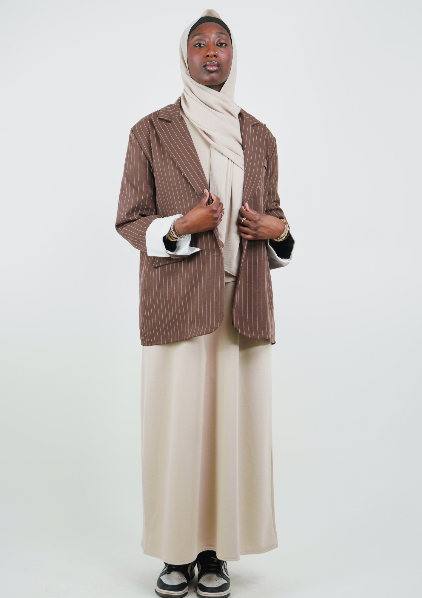 Veste oversize à rayures fines avec manches retroussées blanches