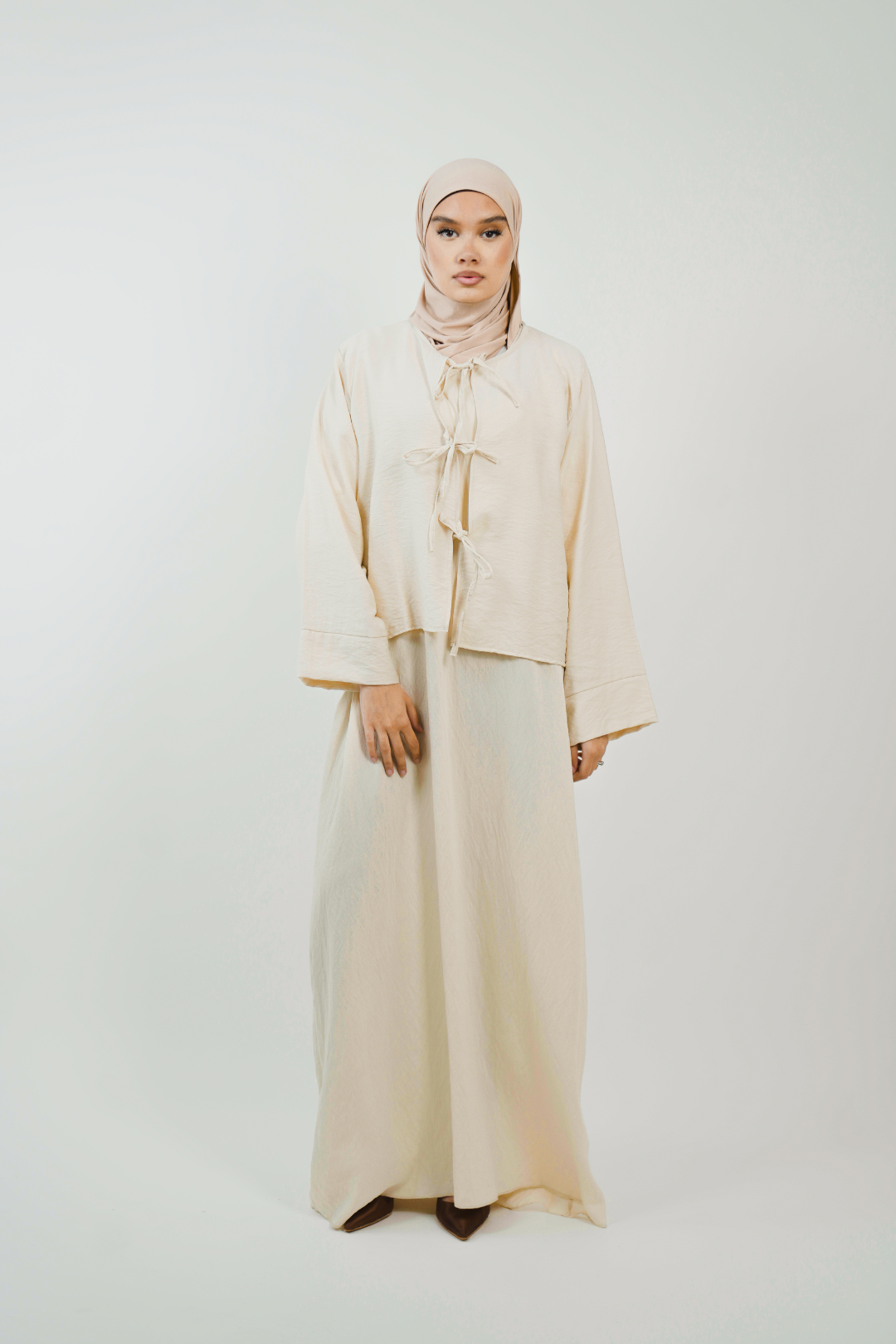 Ensemble longue robe et gilet court noué