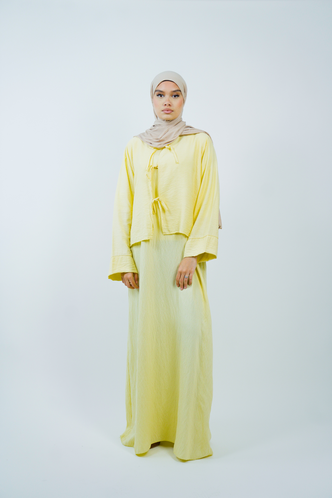 Ensemble longue robe et gilet court noué