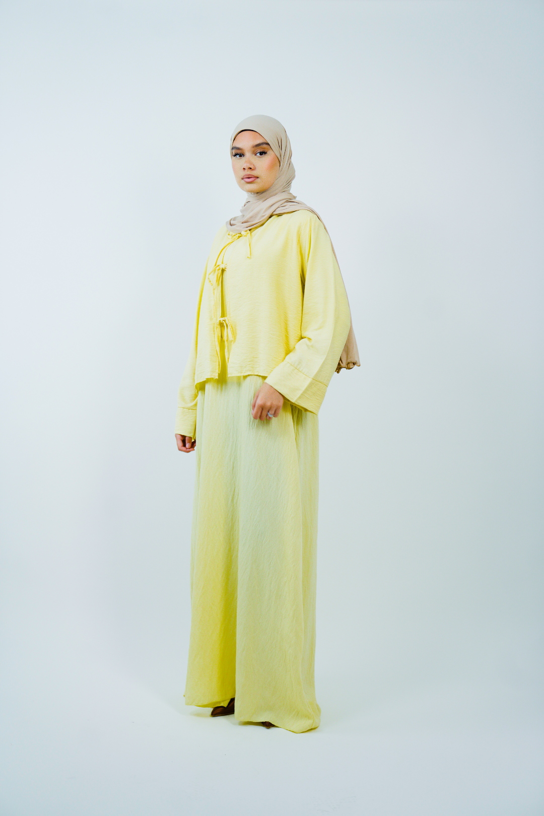 Ensemble longue robe et gilet court noué