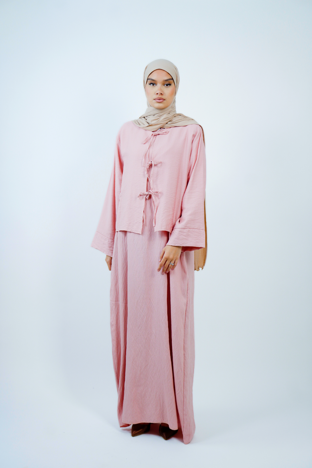 Ensemble longue robe et gilet court noué