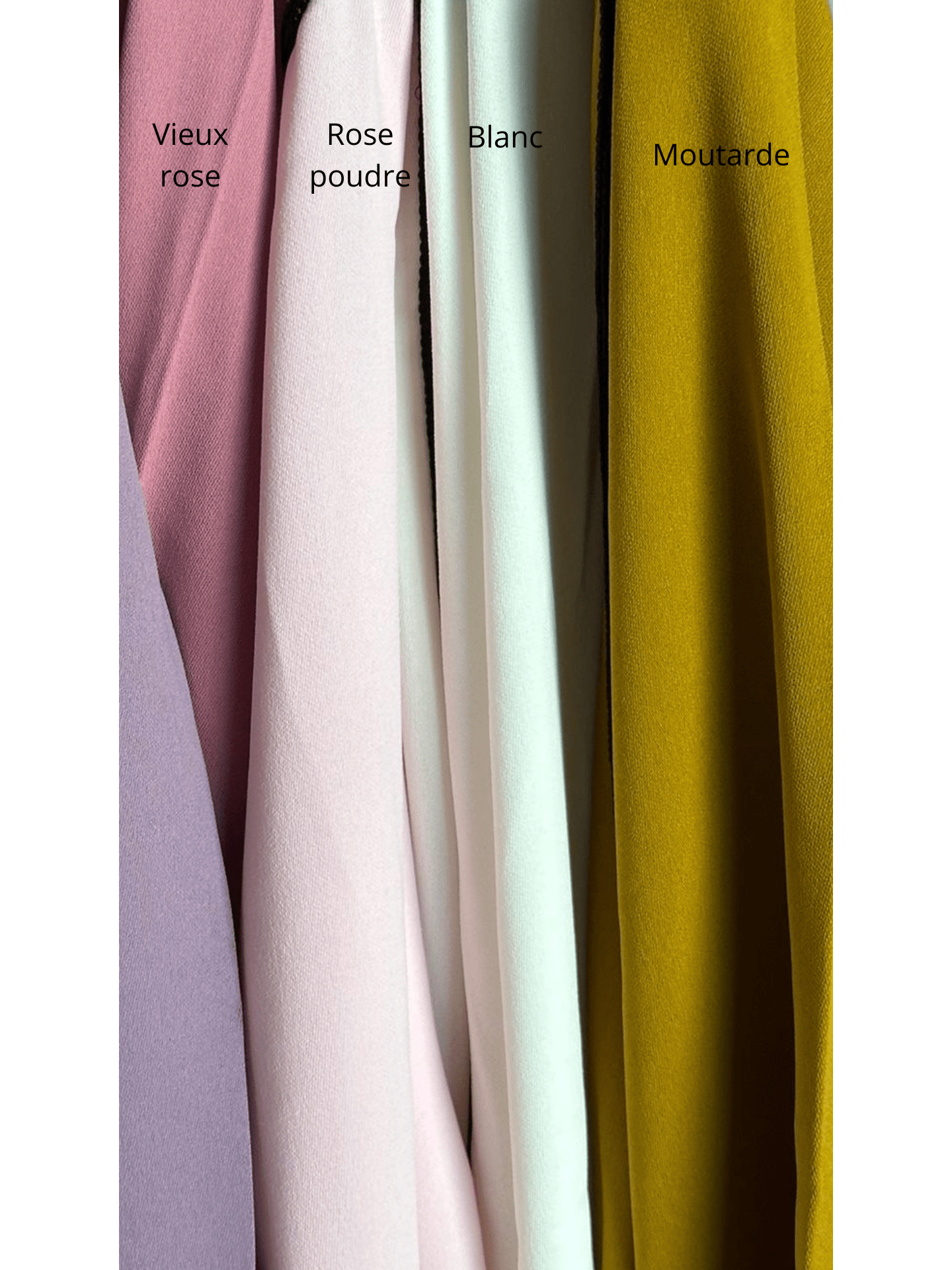 Robe orientale avec capuche broderie noire