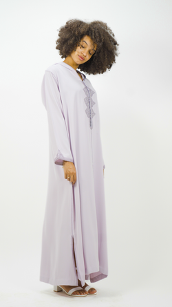 Robe orientale avec capuche broderie unie