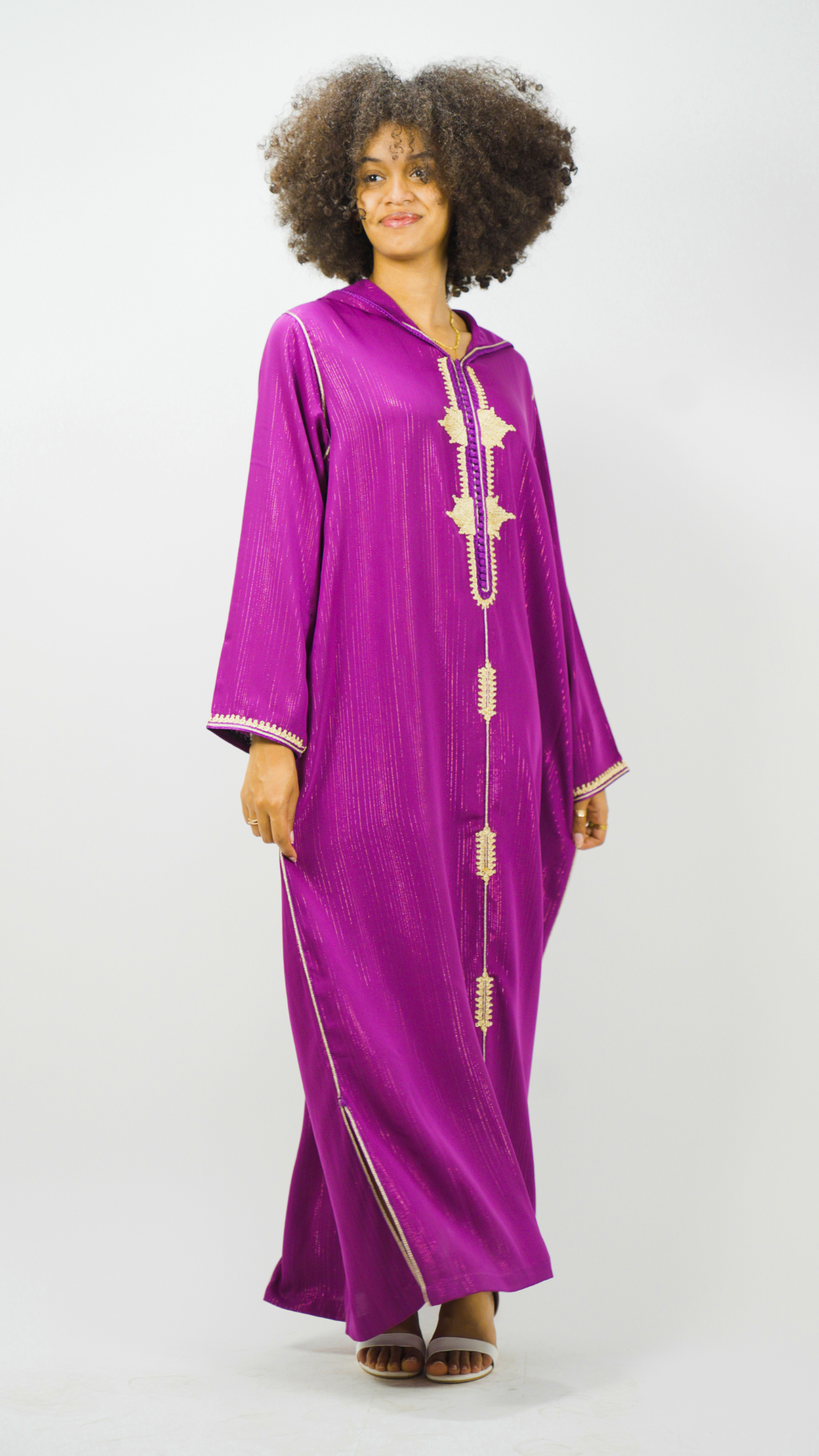 Robe orientale avec capuche au fils d'"or" – tenue élégante et confortable au quotidien