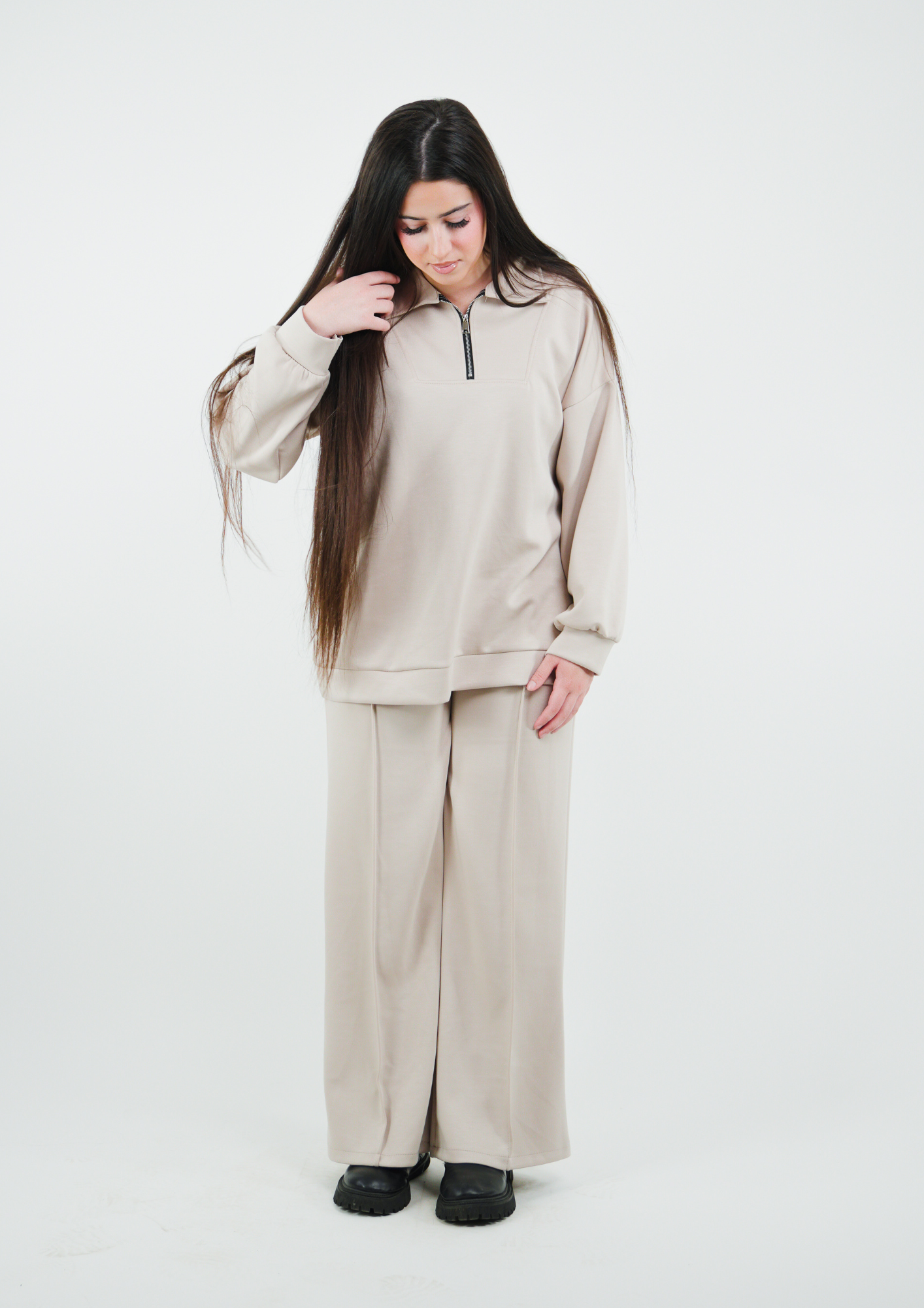 Ensemble haut col zip et pantalon coupe droite style jogging
