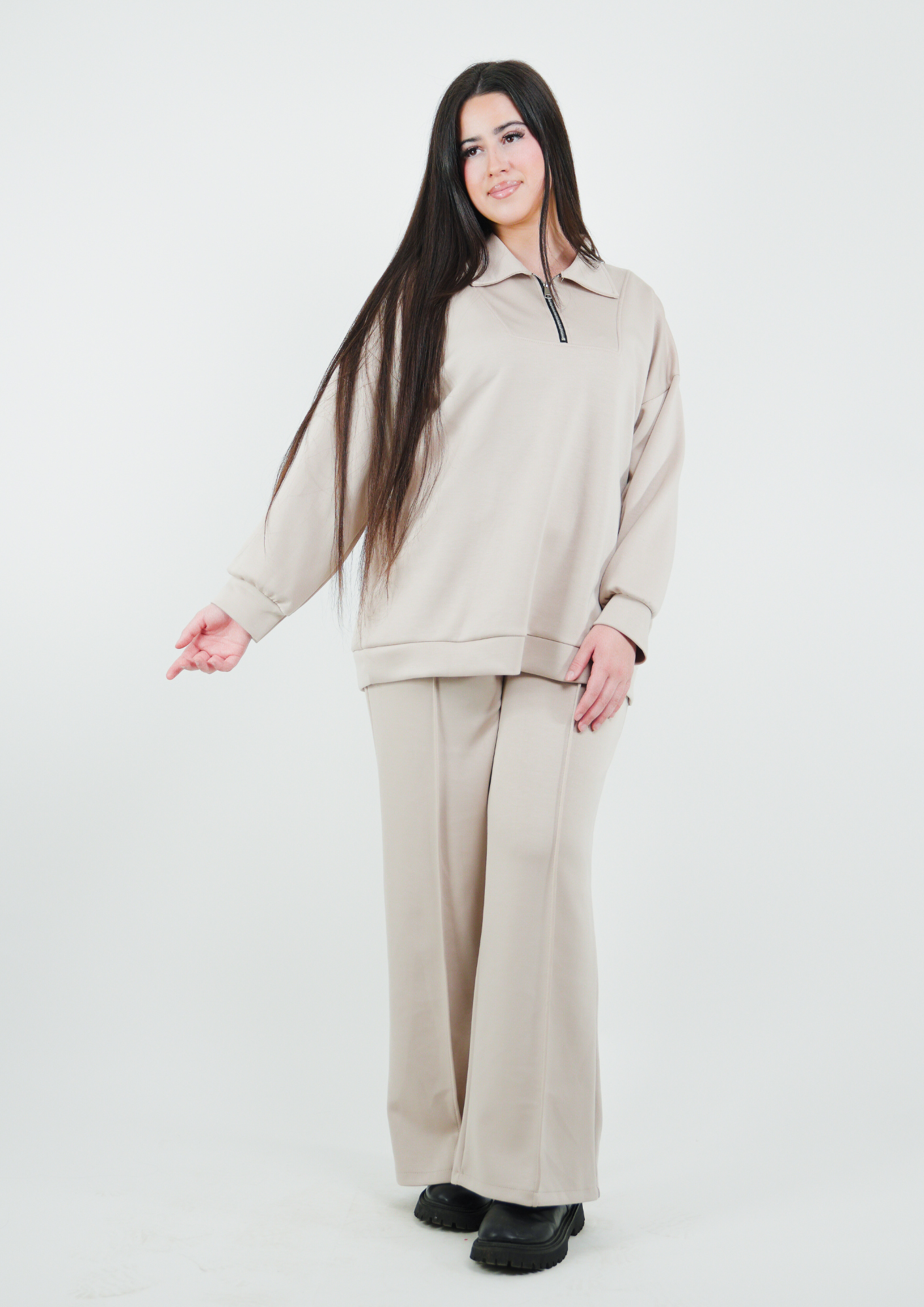 Ensemble haut col zip et pantalon coupe droite style jogging – produit proposé sur Souk Dubaï