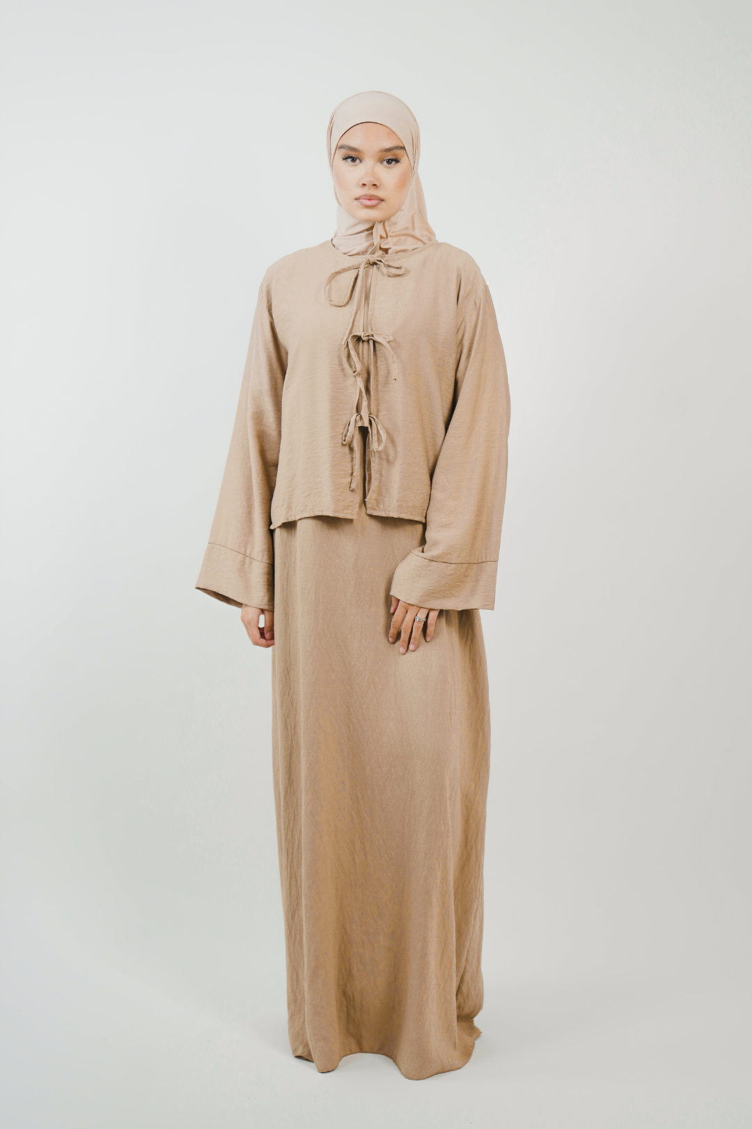 Ensemble longue robe et gilet court noué