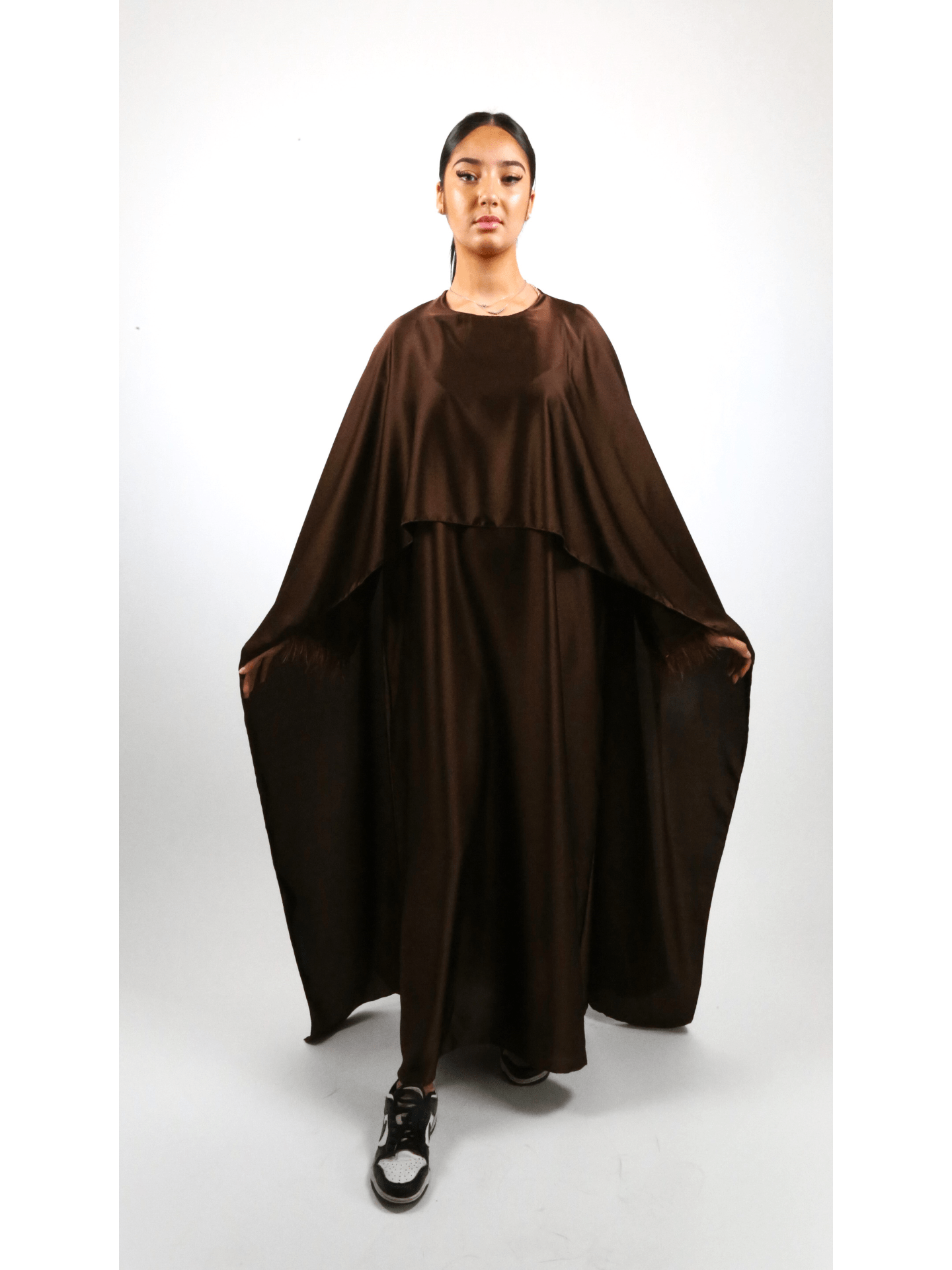 Robe cape et plume