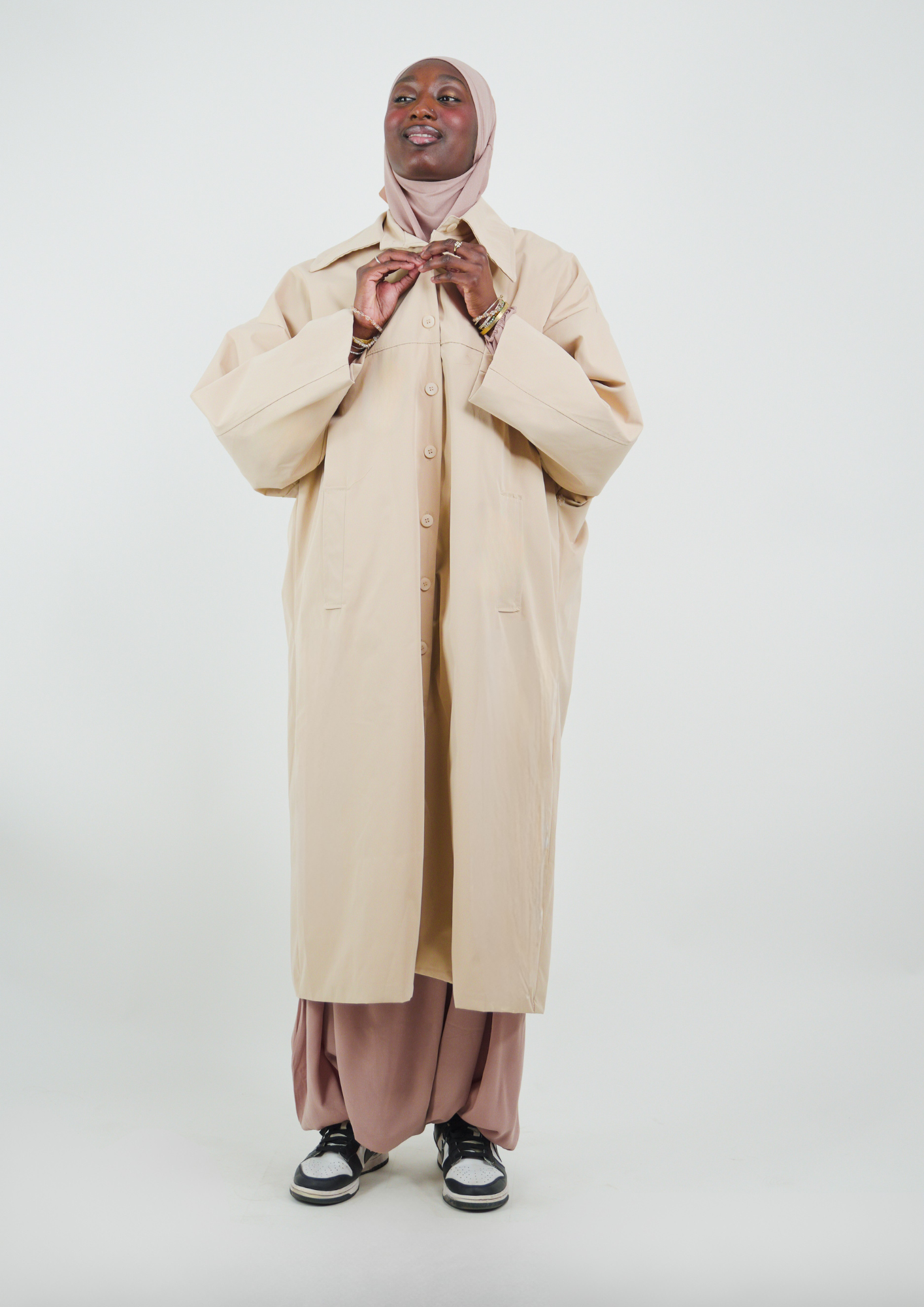 Parka larga, extragrande e impermeable con cierre de botones