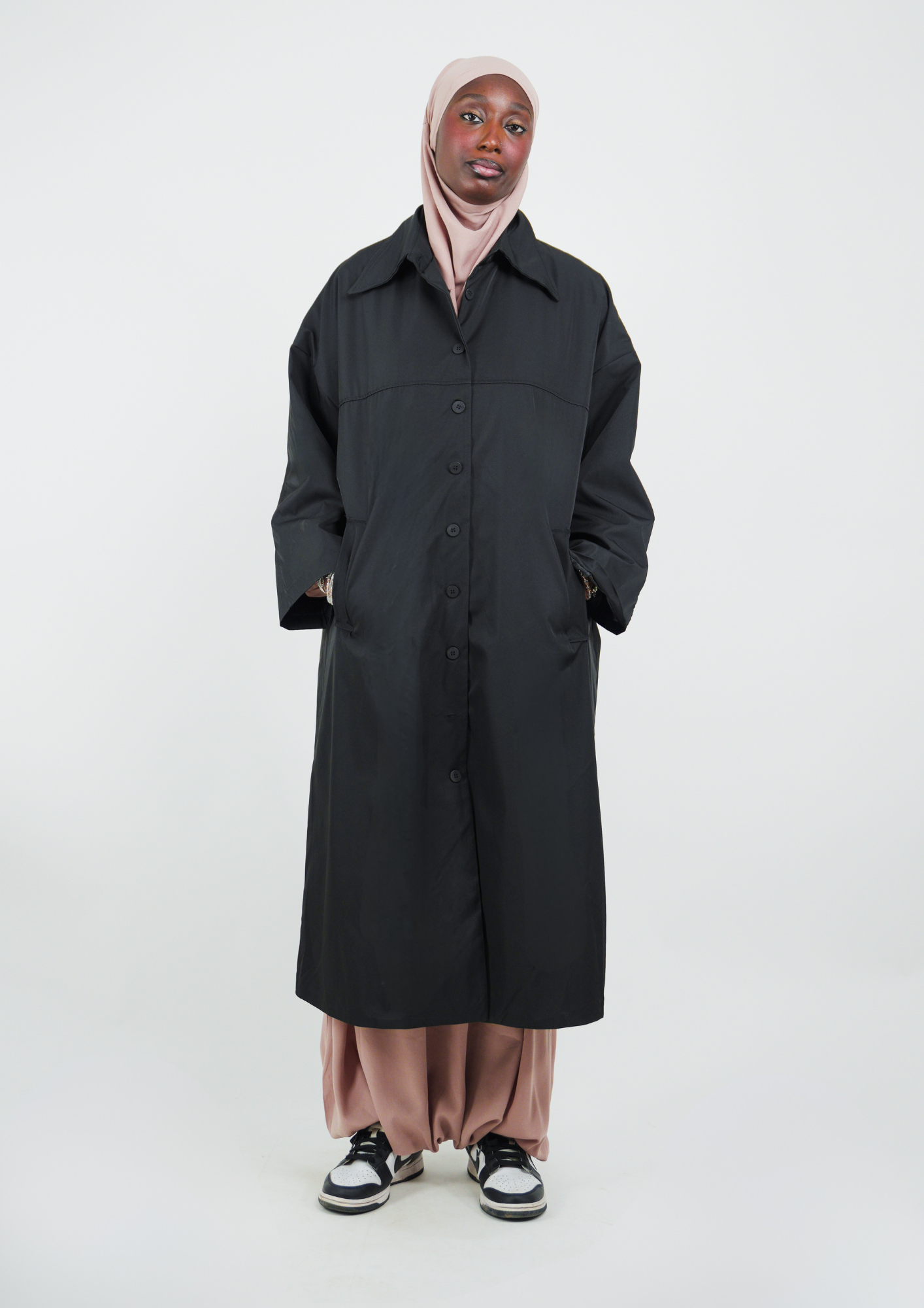 Parka larga, extragrande e impermeable con cierre de botones