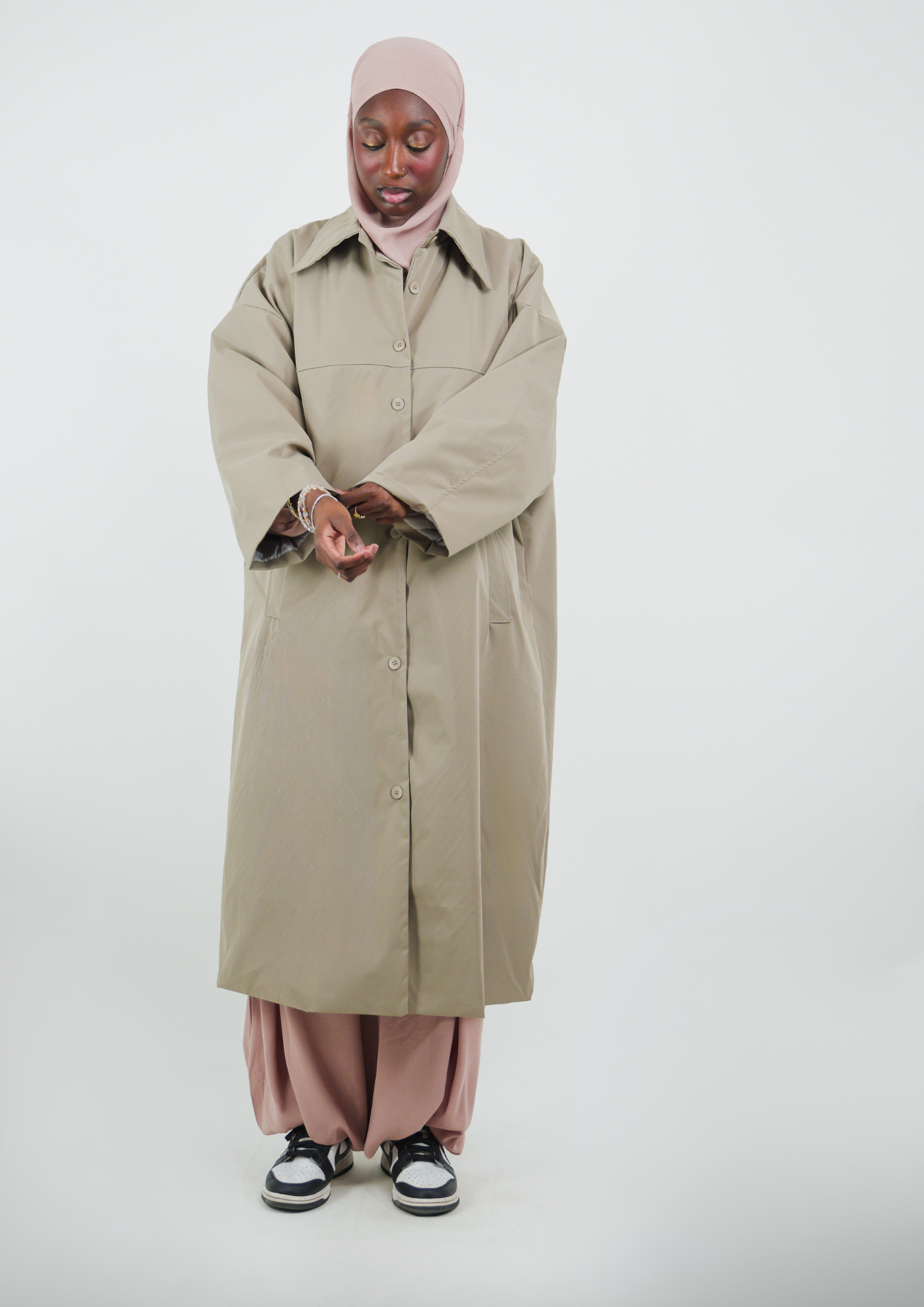 Parka larga, extragrande e impermeable con cierre de botones