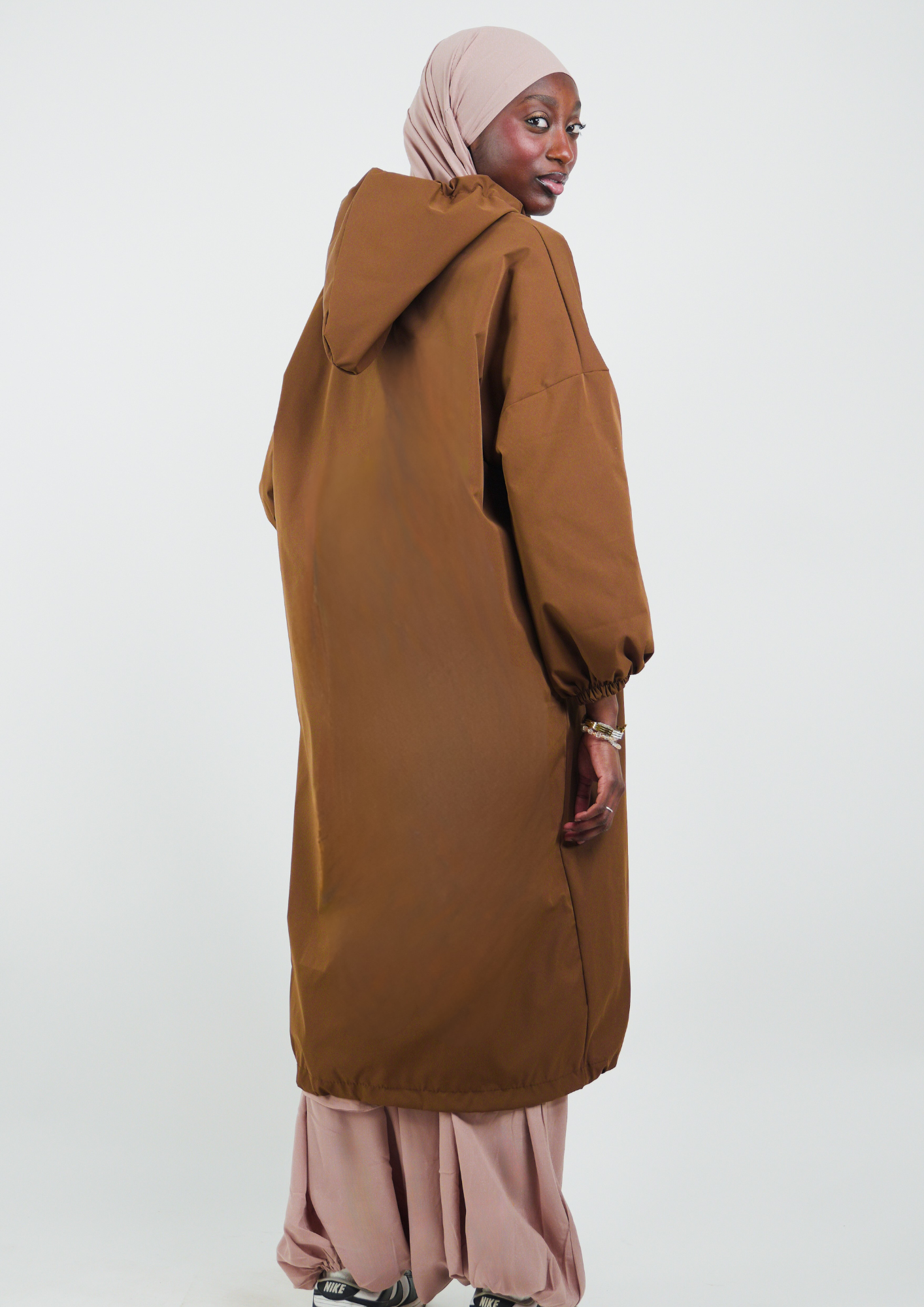 Parka style imperméable long, oversize avec fermeture zip et capuche