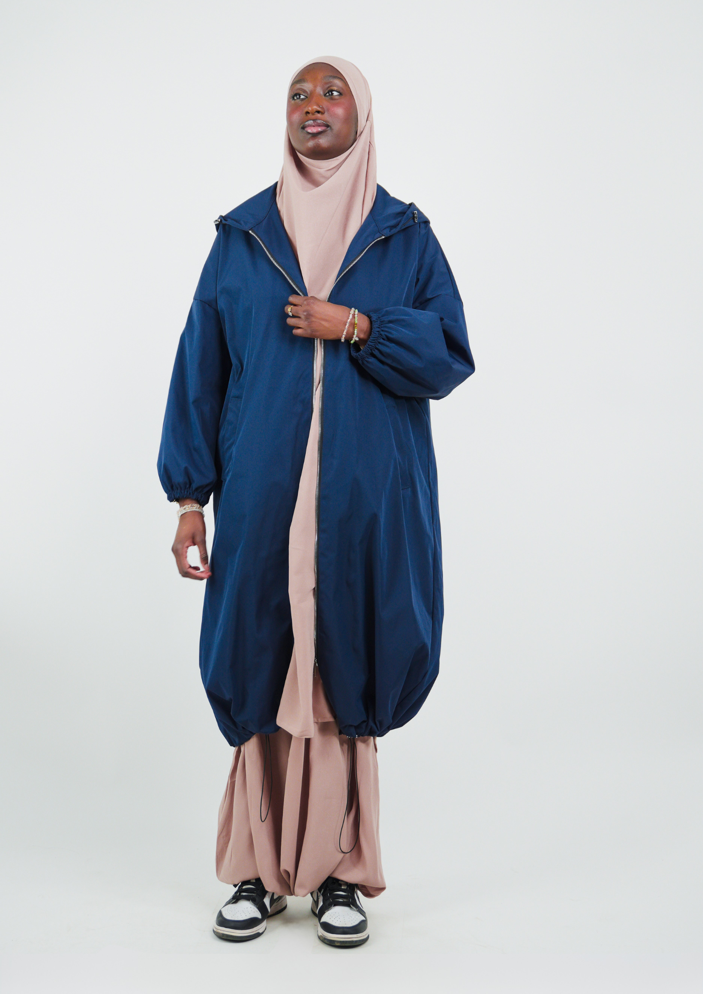 Parka style imperméable long, oversize avec fermeture zip et capuche