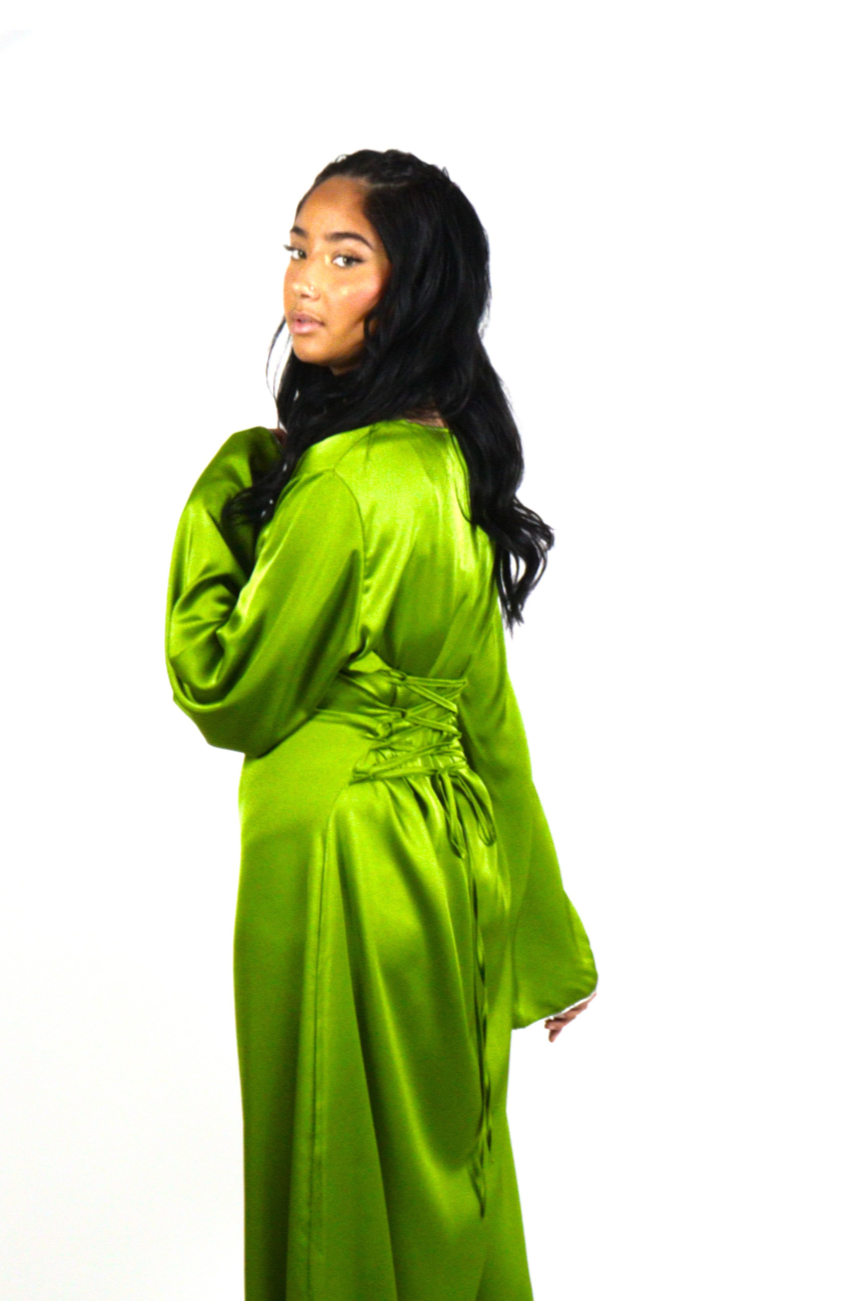 Robe longue à nouer au dos – coupe fluide et matière agréable à porter