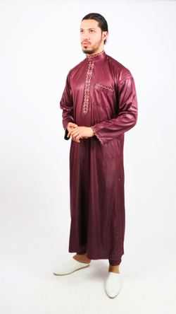 Qamis Noureddine - con pantalones