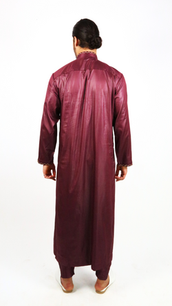 Qamis Noureddine - con pantalones