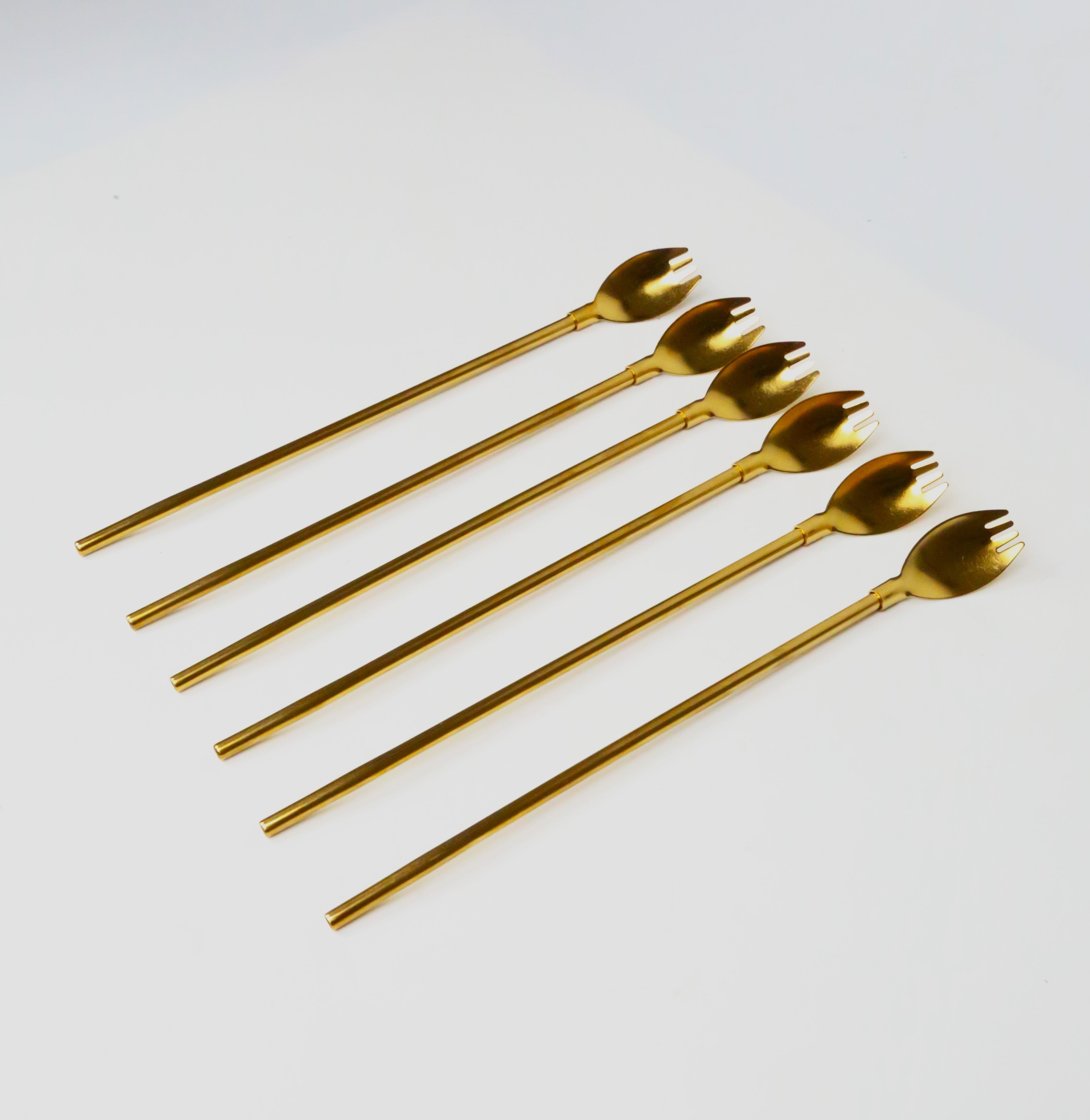 Lot de 6 couverts dorés à paille en acier