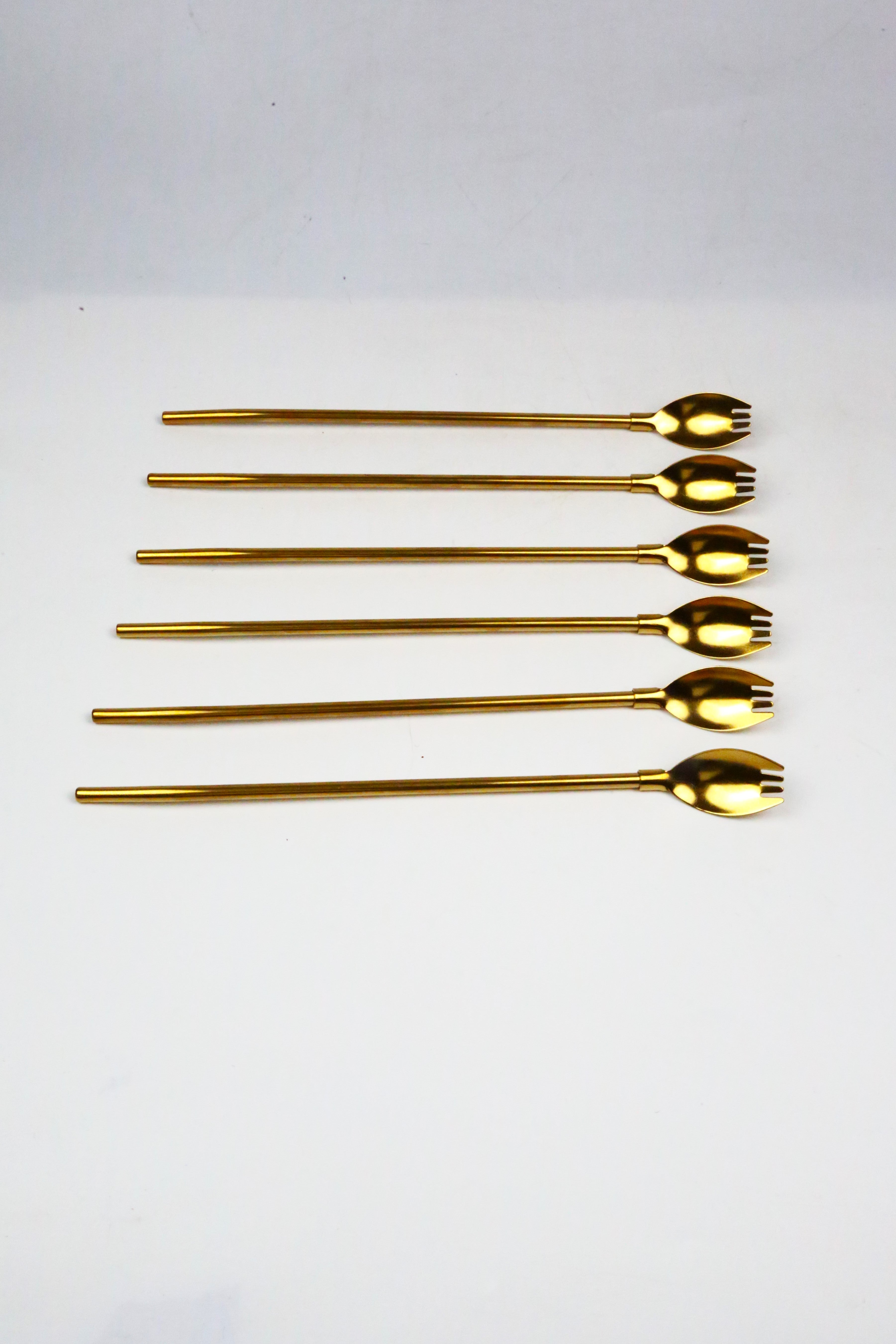 Lot de 6 couverts dorés à paille en acier