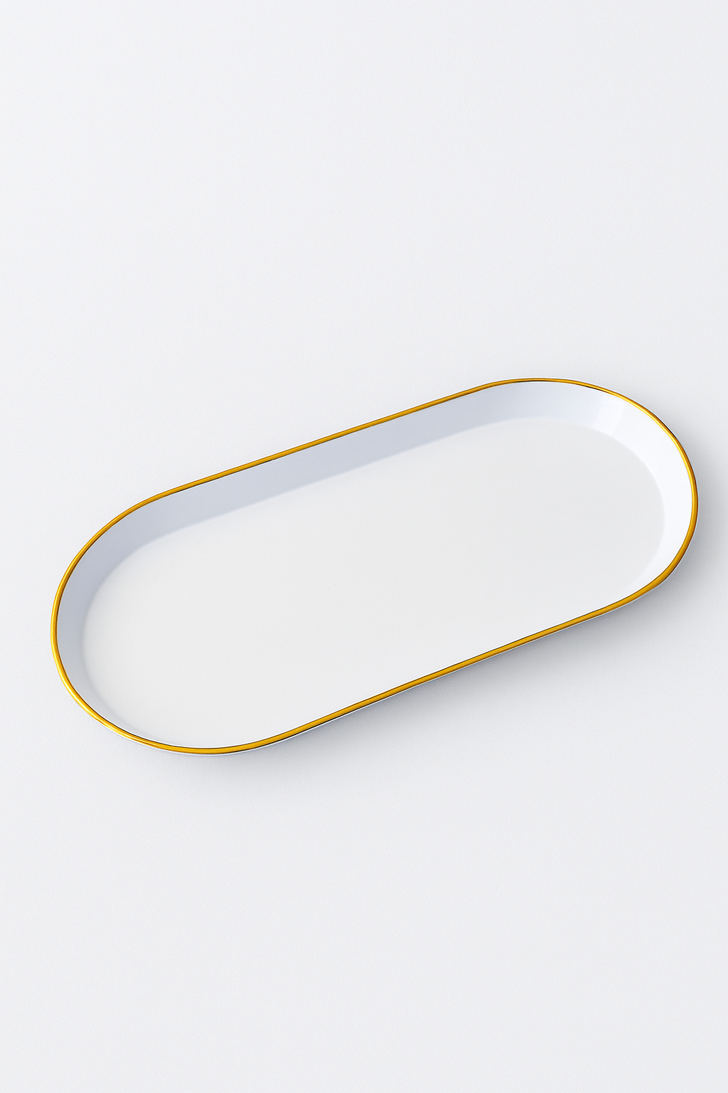 Plateau blanc ovale avec bordures dorées