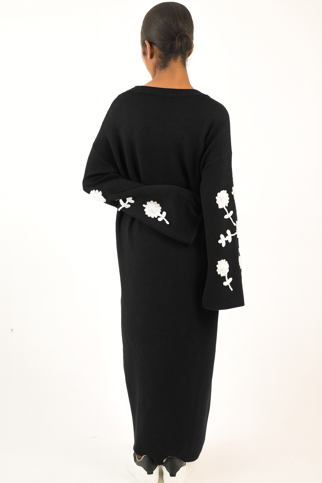 Robe pull longue avec manches fleuries