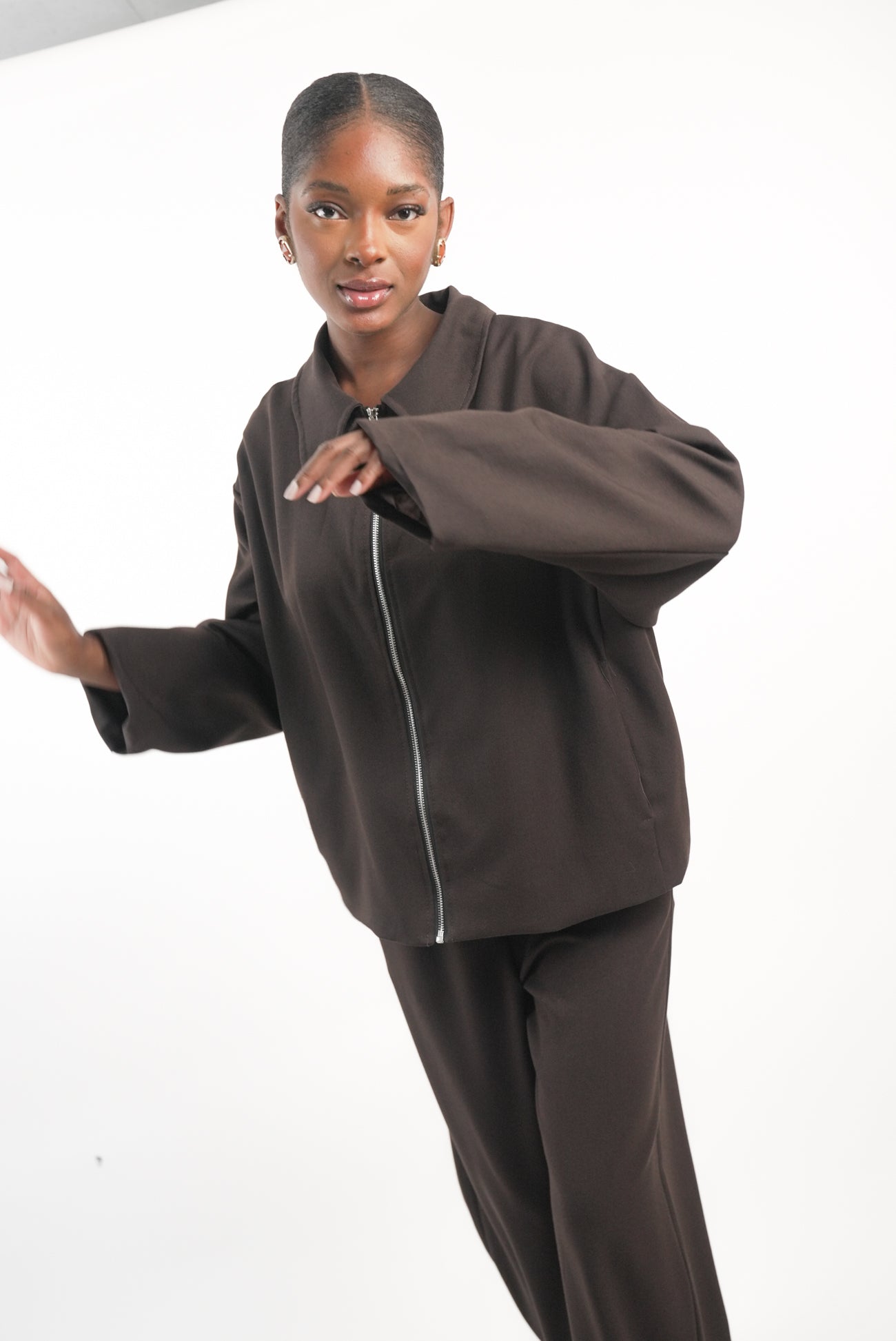 Ensemble pantalon droit et veste zippée