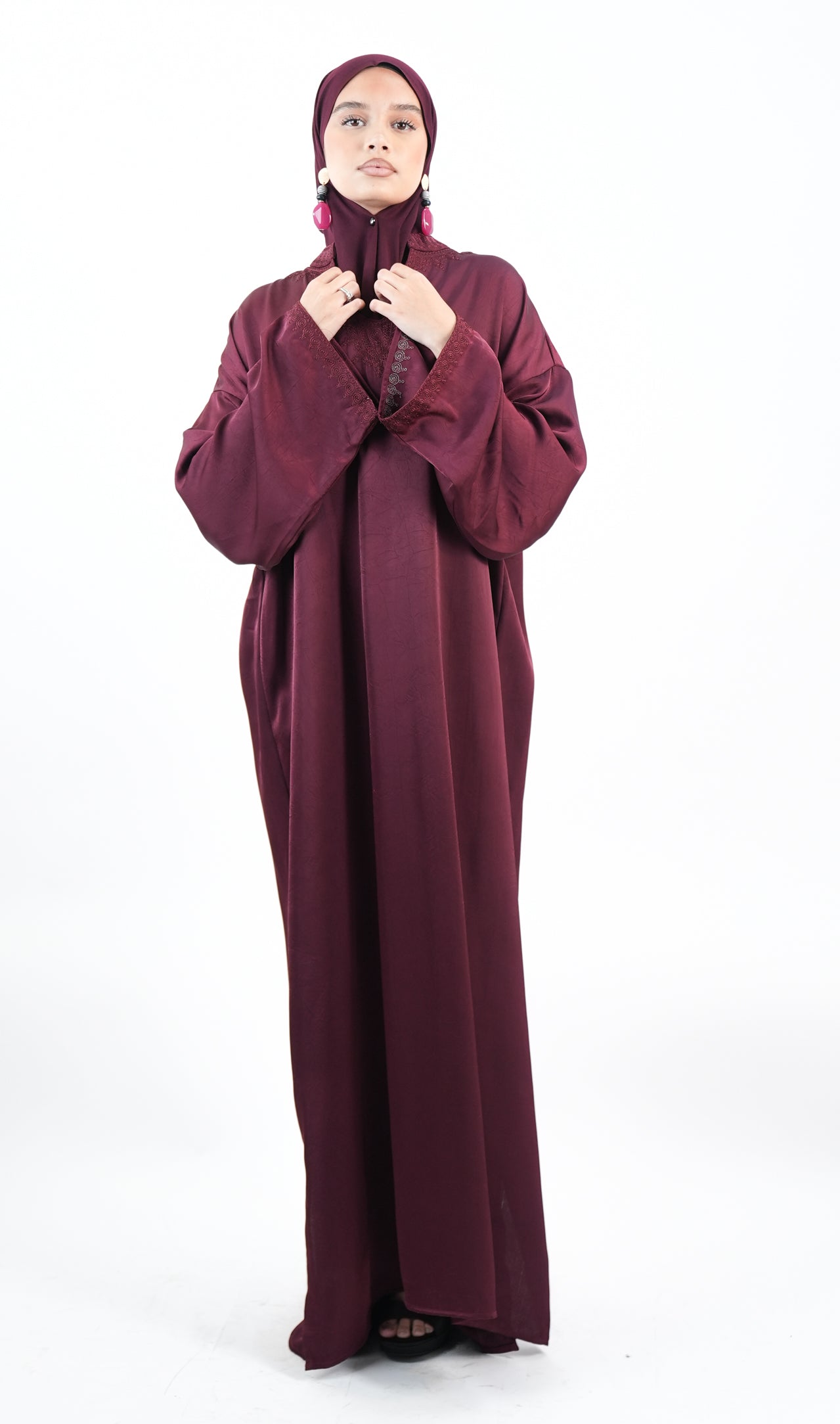 Robe longue ample avec broderies élégantes