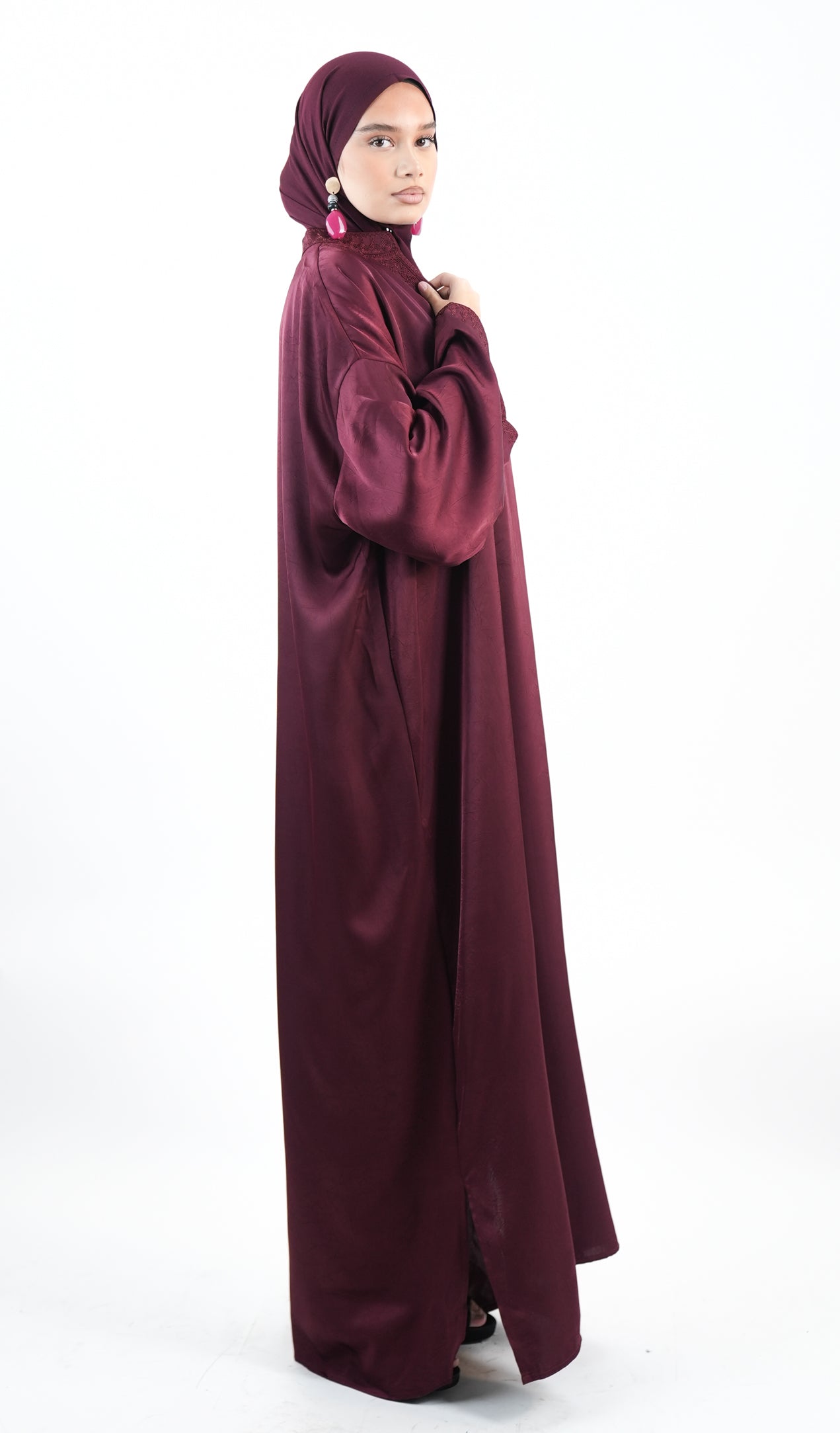 Robe longue ample avec broderies élégantes