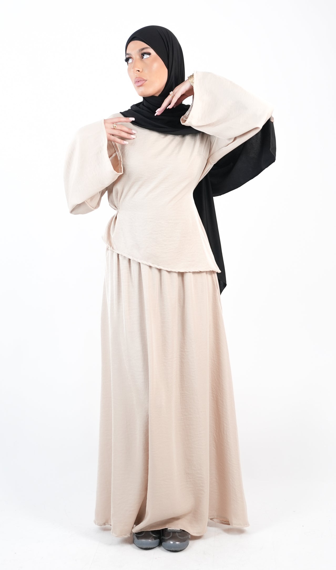 Ensemble jupe et haut asymétrique avec fils à nouer