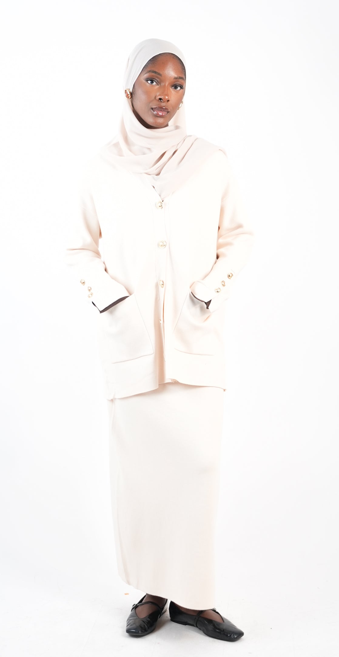 Ensemble gilet boutonné et jupe longue