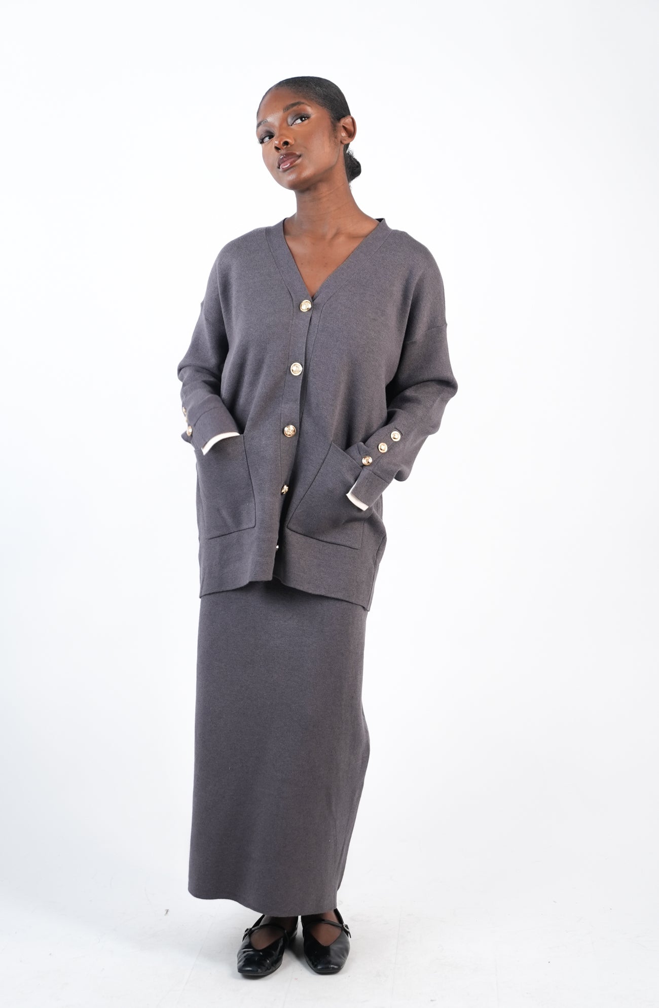 Ensemble gilet boutonné et jupe longue