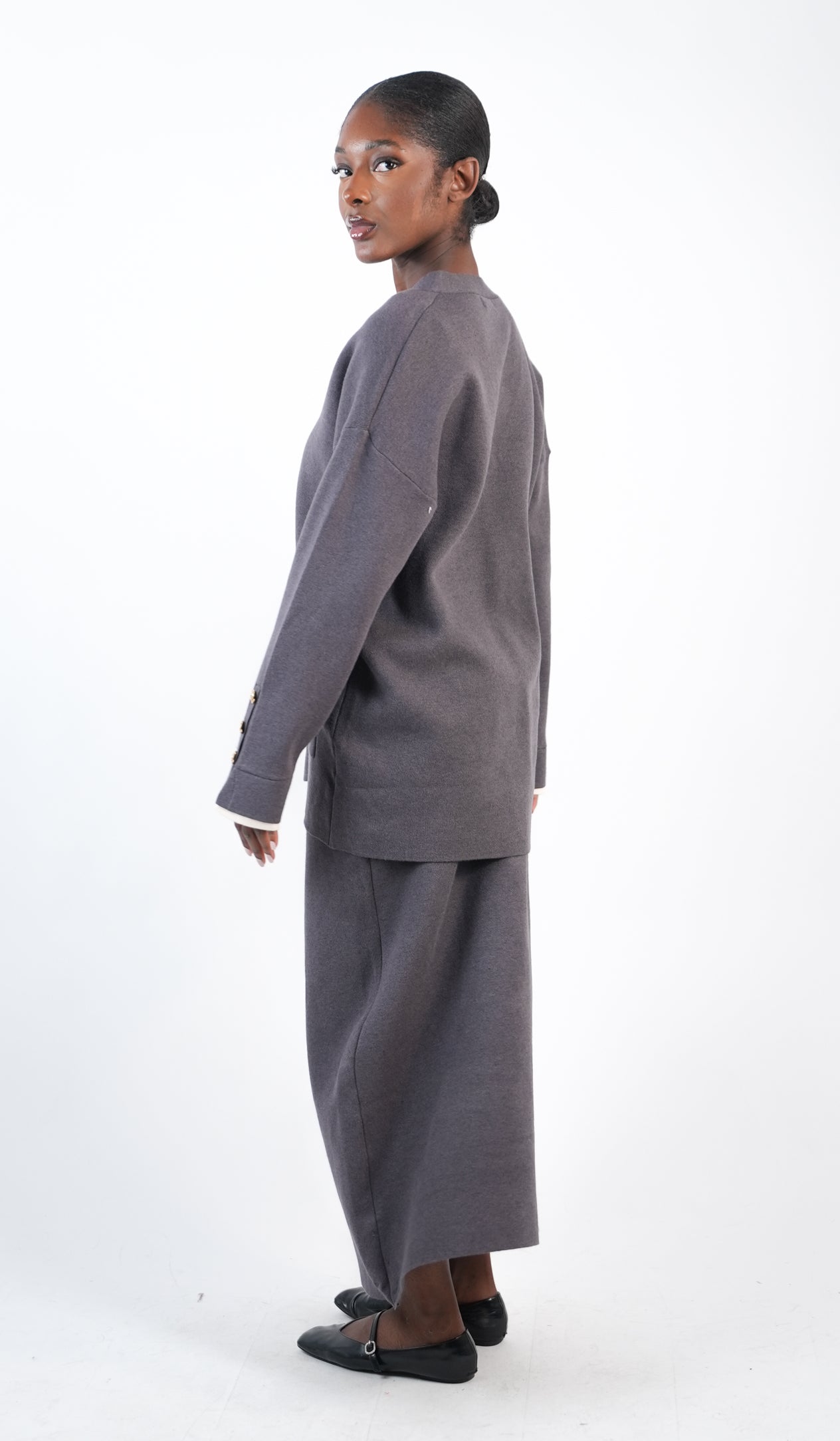 Ensemble gilet boutonné et jupe longue