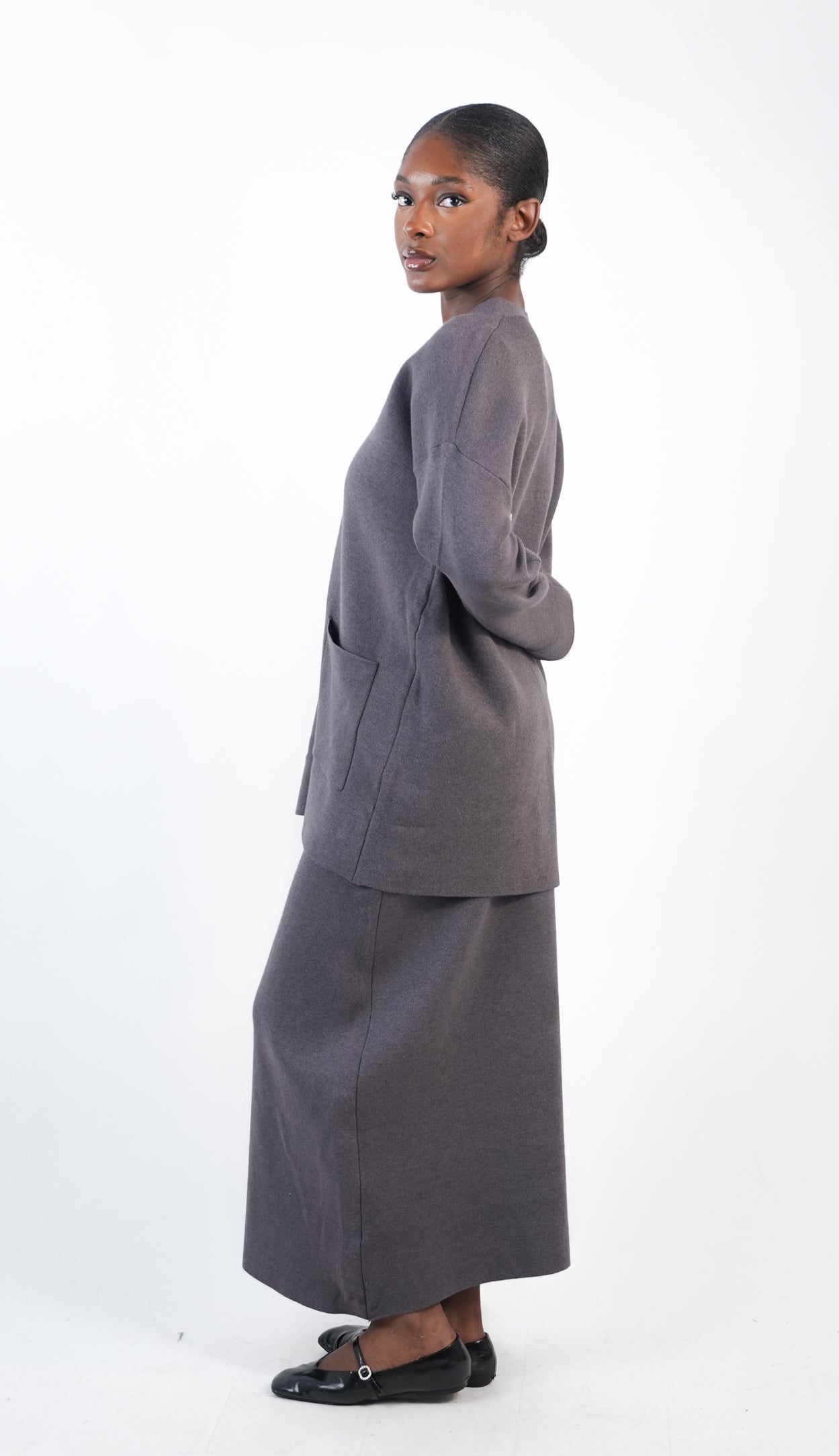 Ensemble gilet boutonné et jupe longue