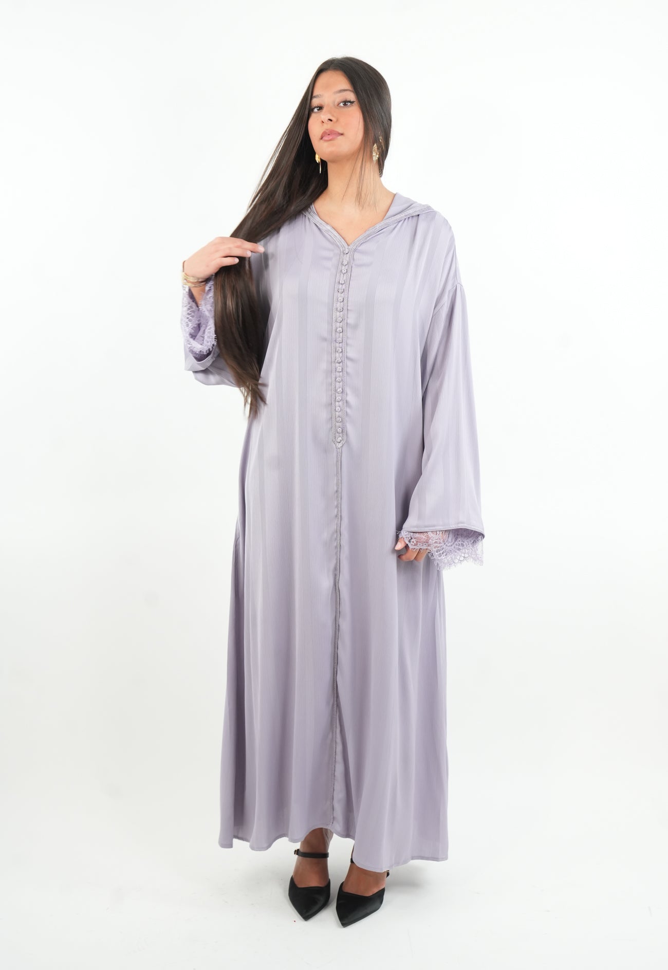 Robe capuche manches dentelles