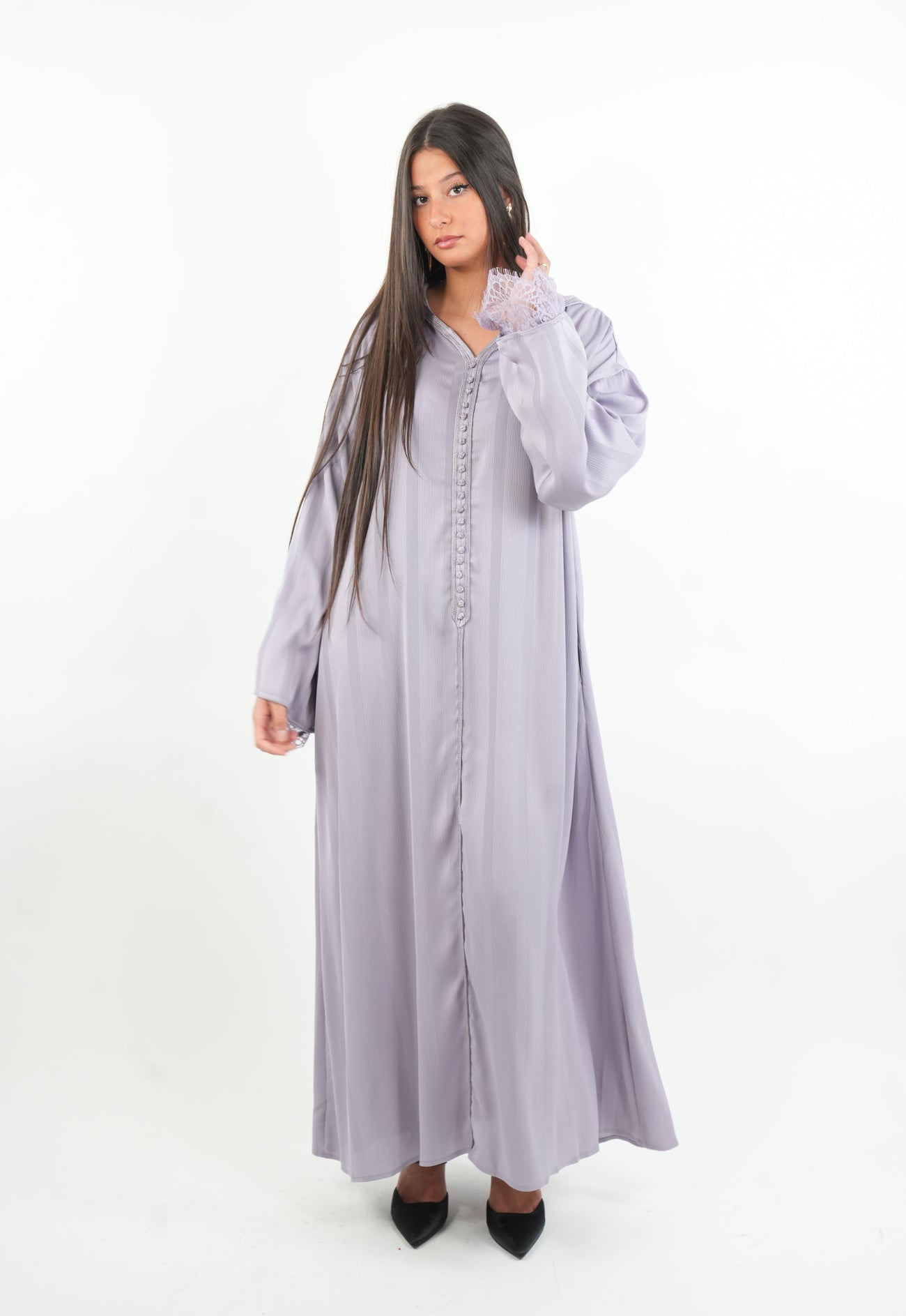 Robe capuche manches dentelles