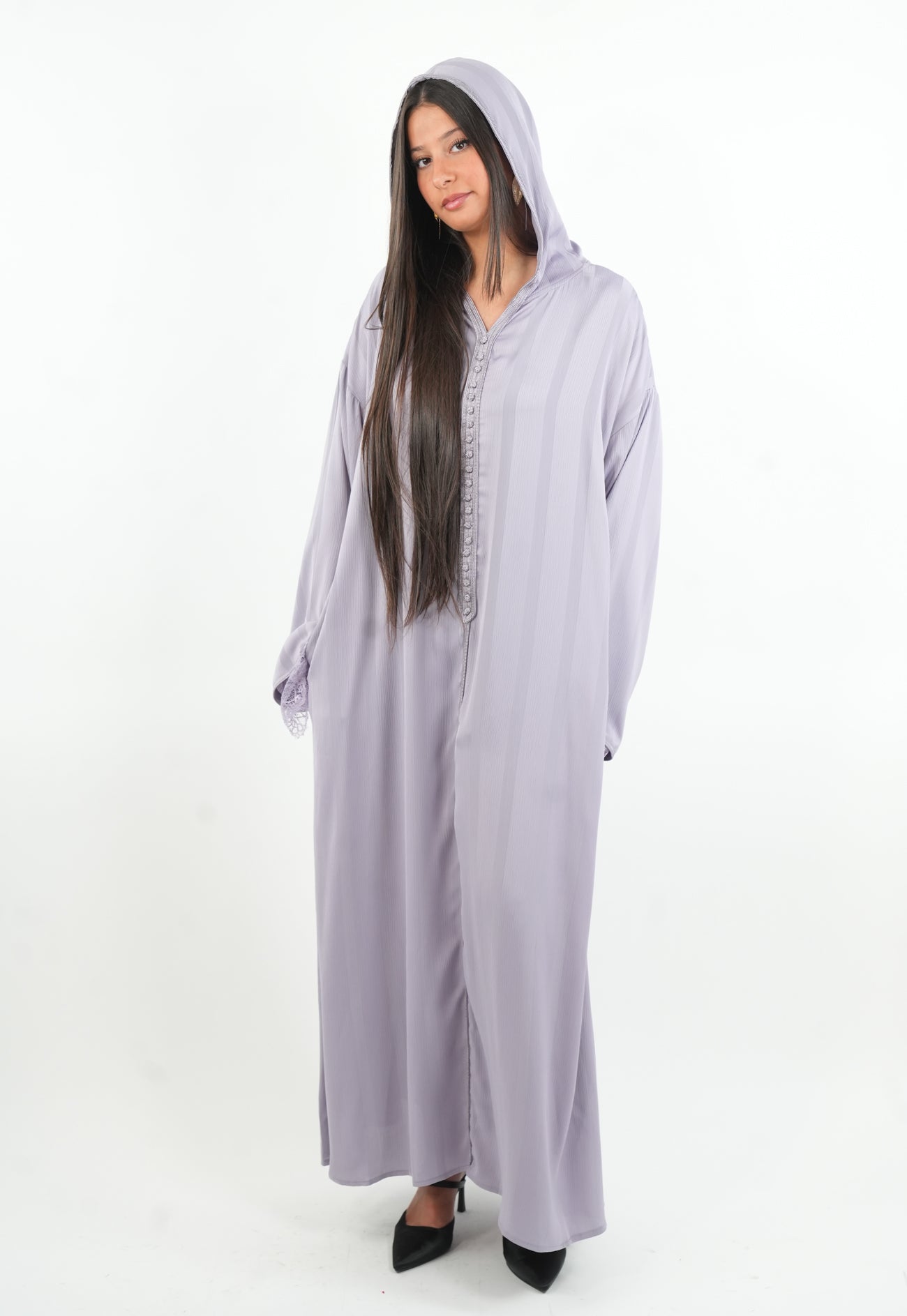 Robe capuche manches dentelles