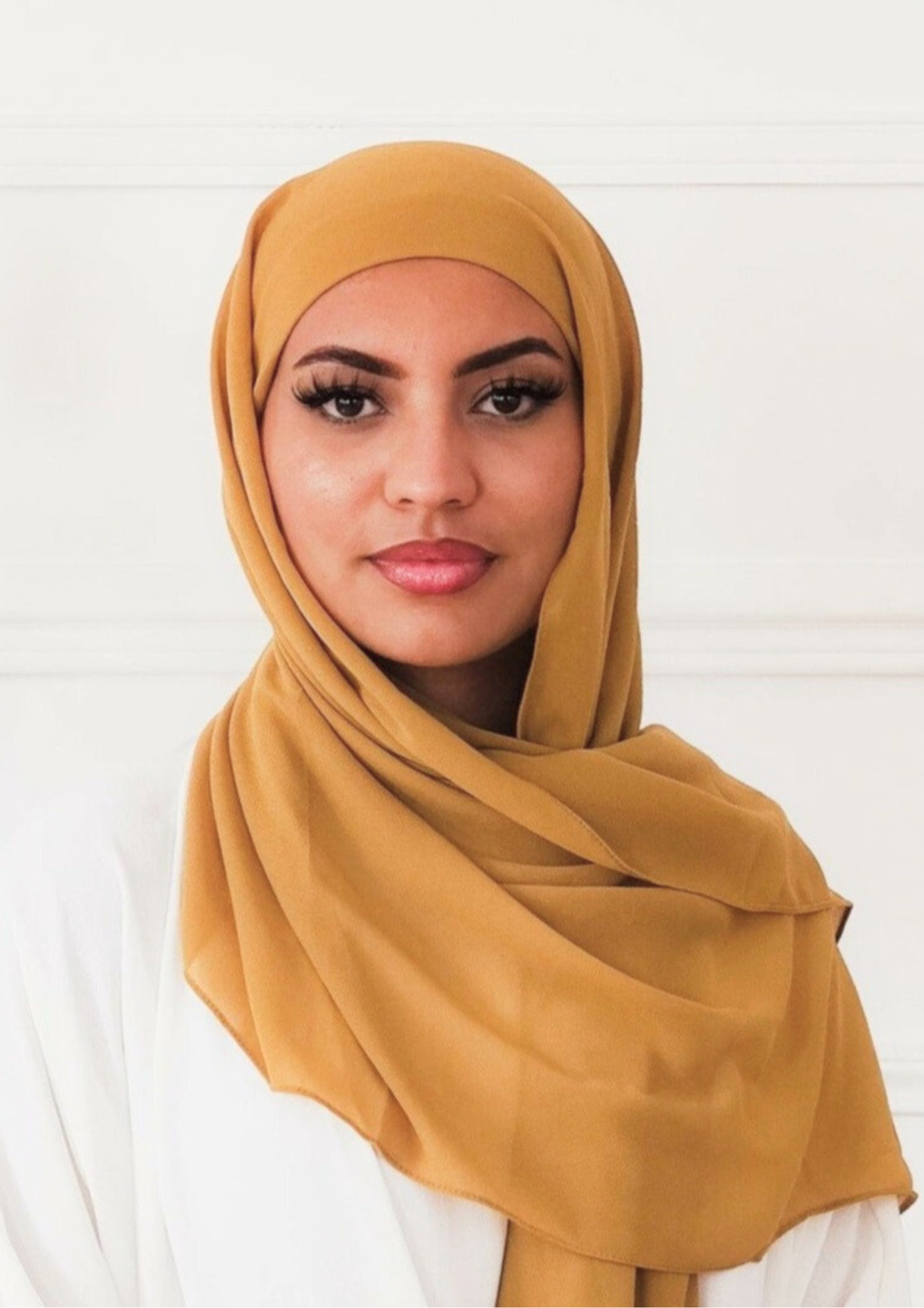 Hijab mousseline avec bonnet à nouer – coupe fluide et matière agréable à porter