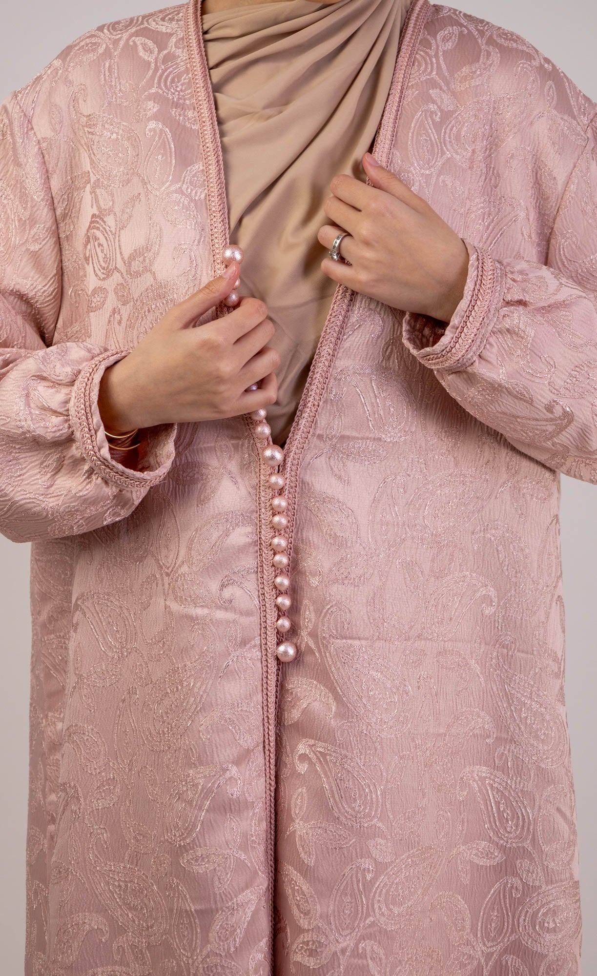 Robe ample brocard à bouton style oriental