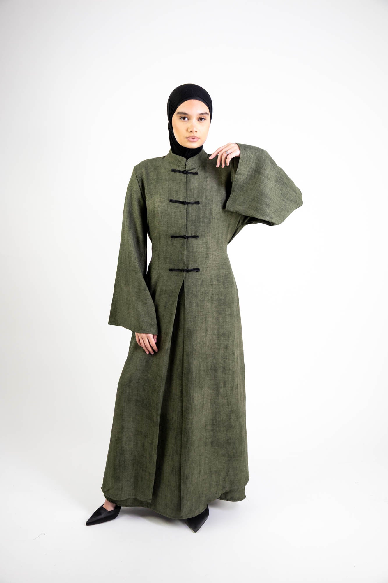 Conjunto para mujer: vestido sin mangas y kimono largo abotonado