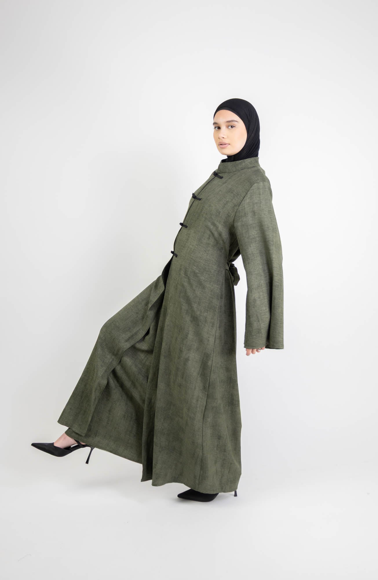 Conjunto para mujer: vestido sin mangas y kimono largo abotonado