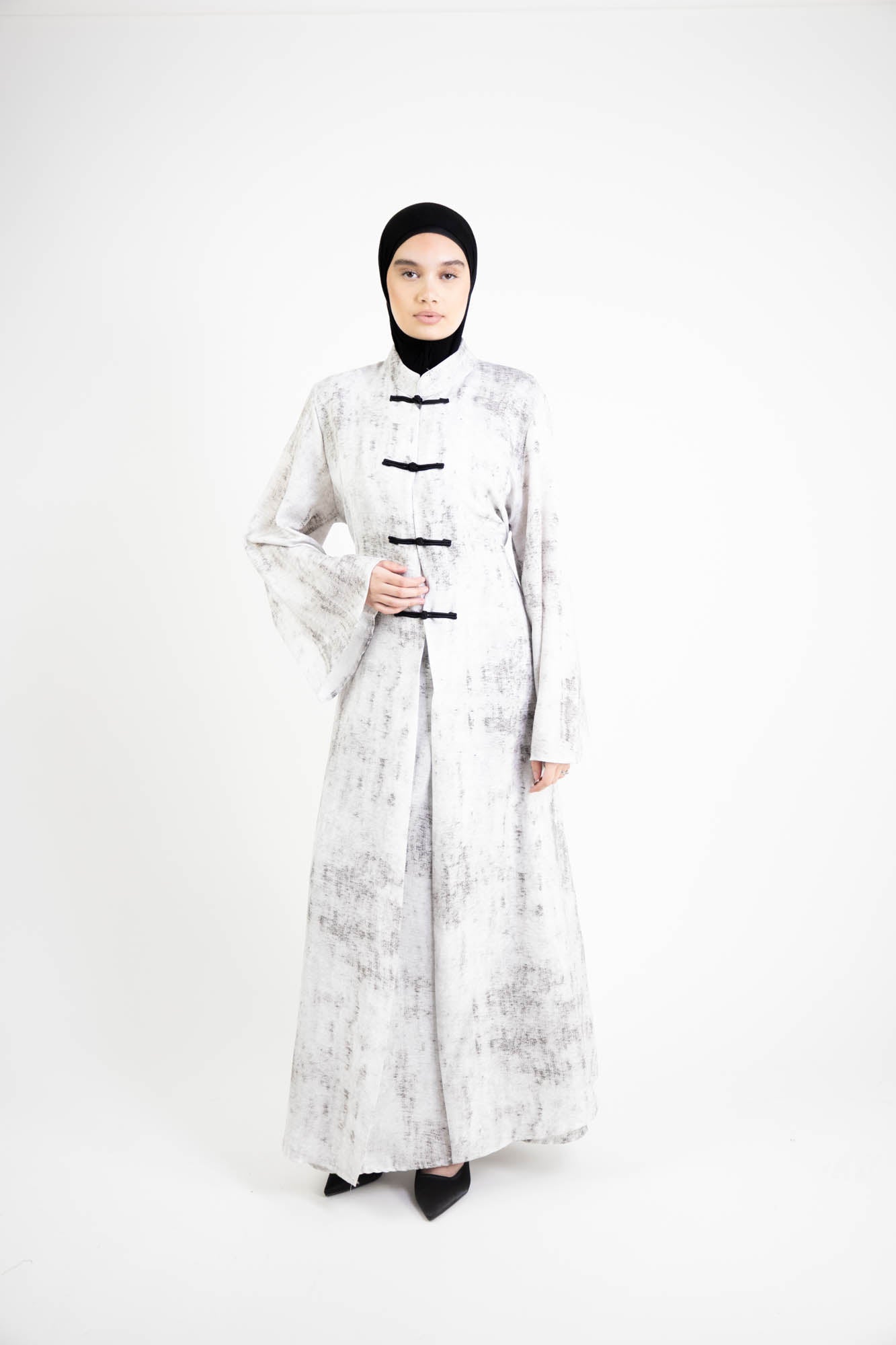 Conjunto para mujer: vestido sin mangas y kimono largo abotonado