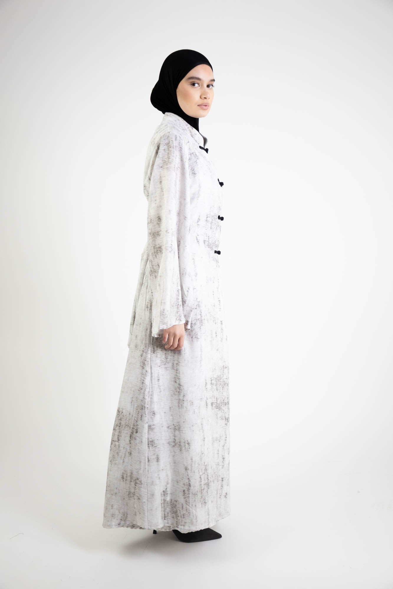 Conjunto para mujer: vestido sin mangas y kimono largo abotonado