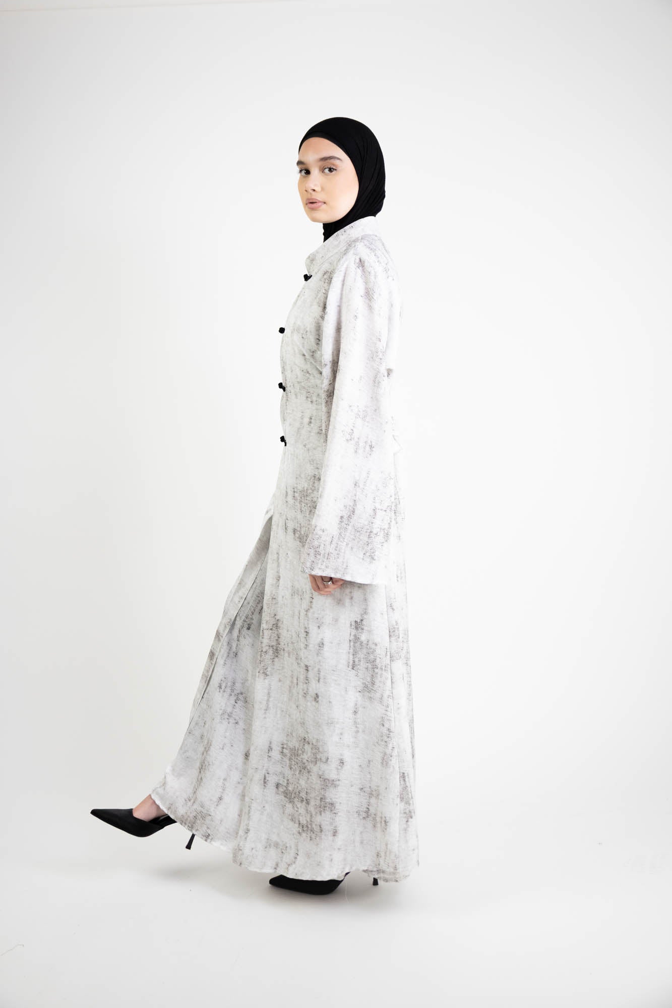 Conjunto para mujer: vestido sin mangas y kimono largo abotonado