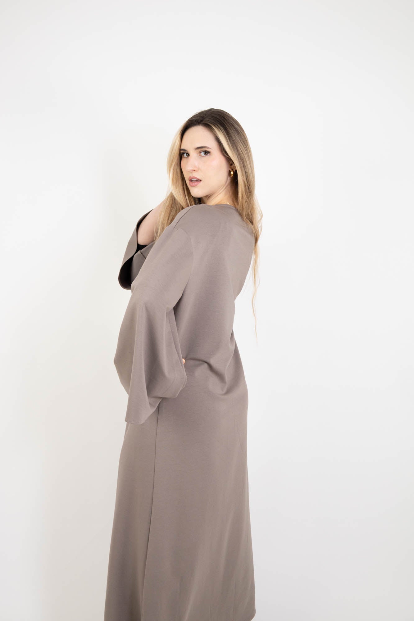 Robe longue droite manche évasée