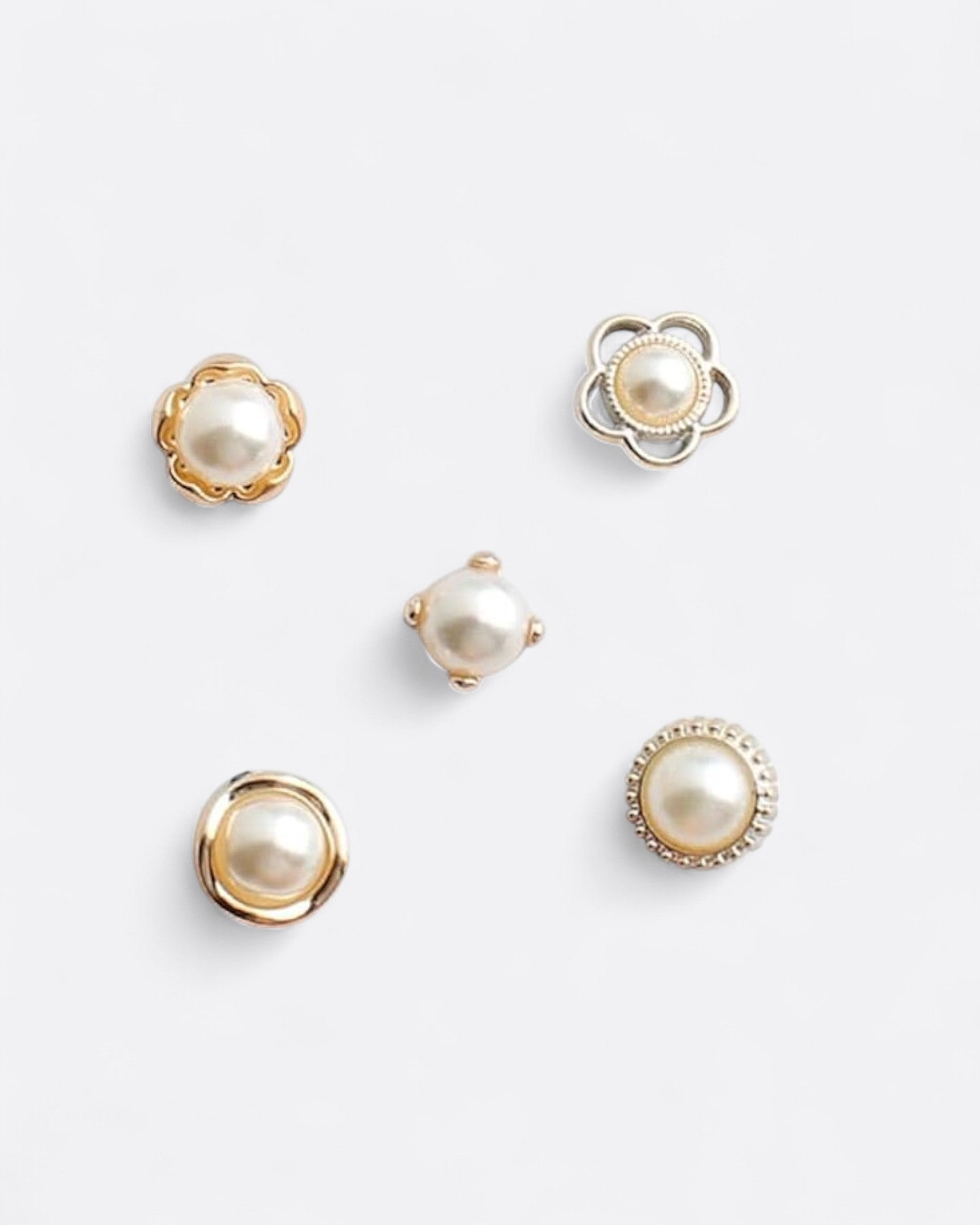 Lot de 10 broches élégantes