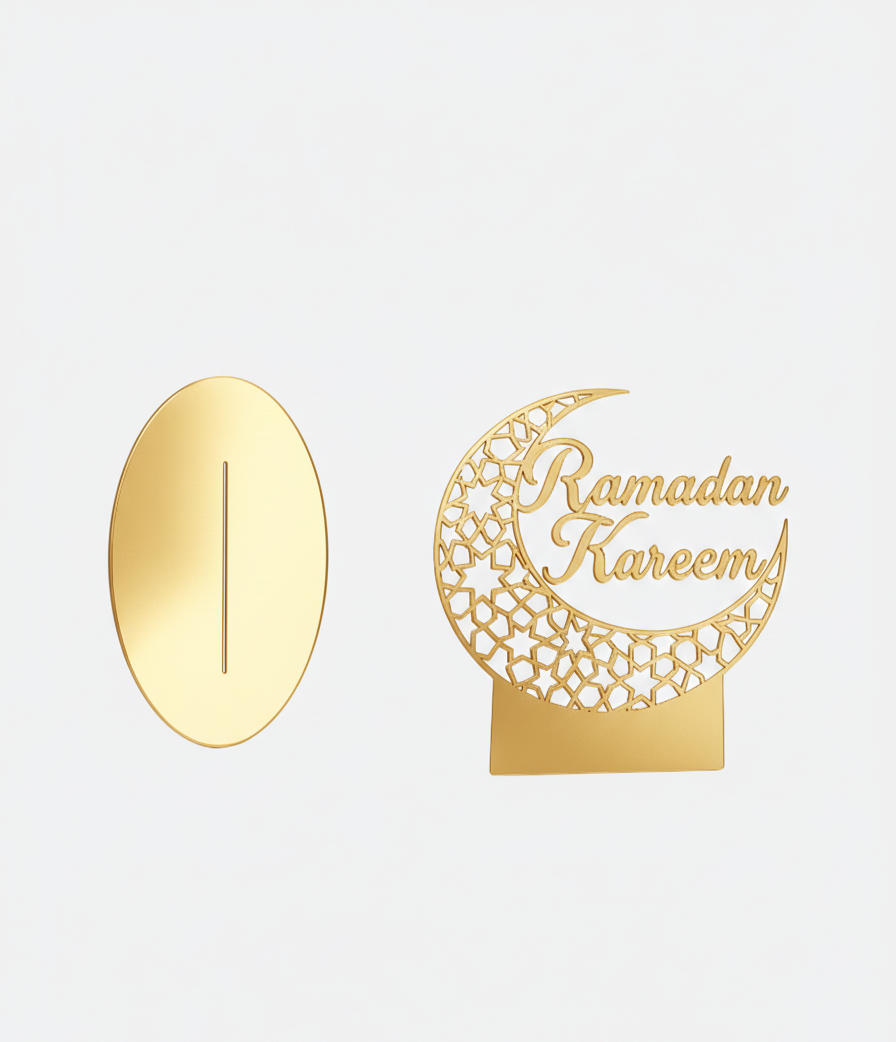 Support de décoration lune "Ramadan Kareem" de couleur doré.
