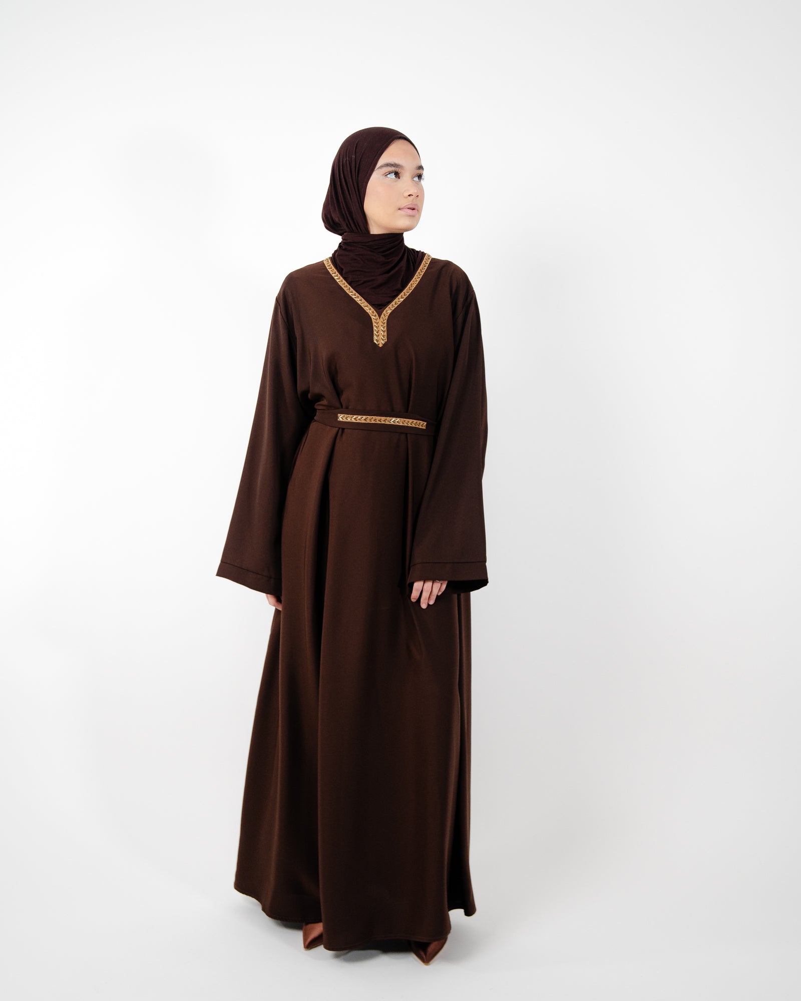 Robe longue col V et ceinture en perles